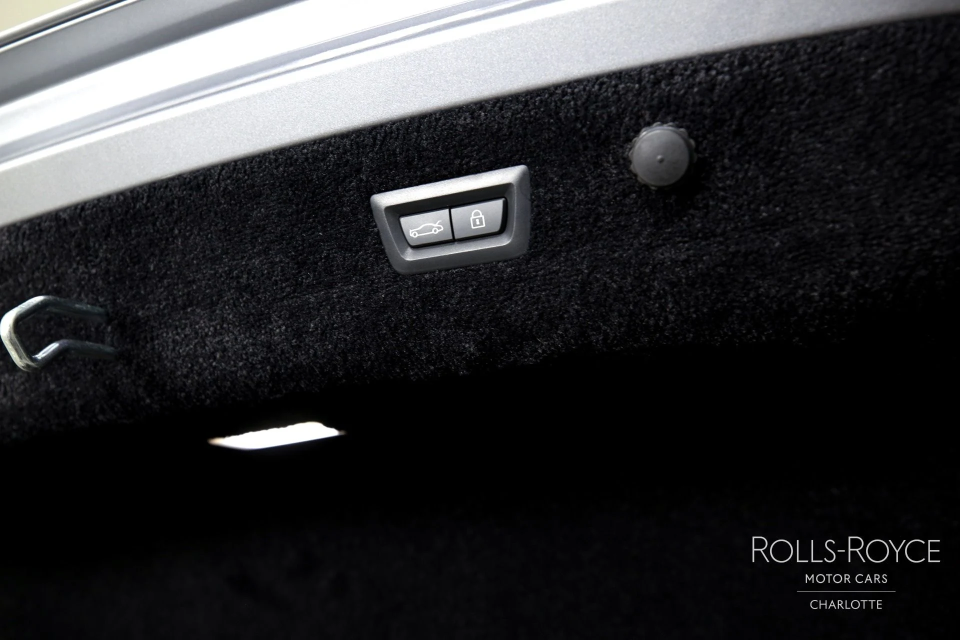 mph021_3079023696_Used_2025_Rolls_Royce_Black_Badge_Spectre_1749579889_7b27cde3fe