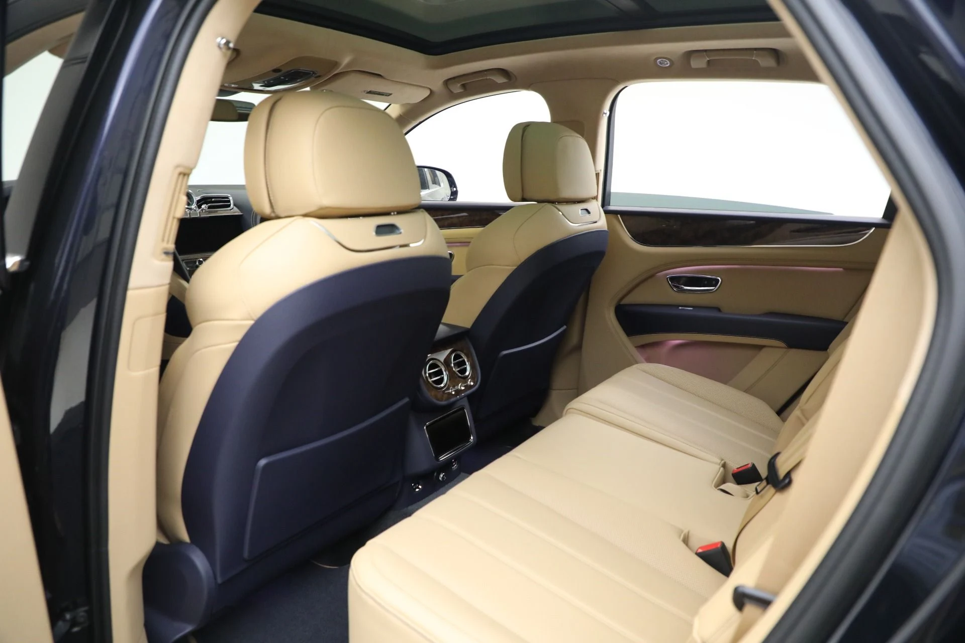 mph021_3084623427_New_2025_Bentley_Bentayga_V8_3dd52dc5f3