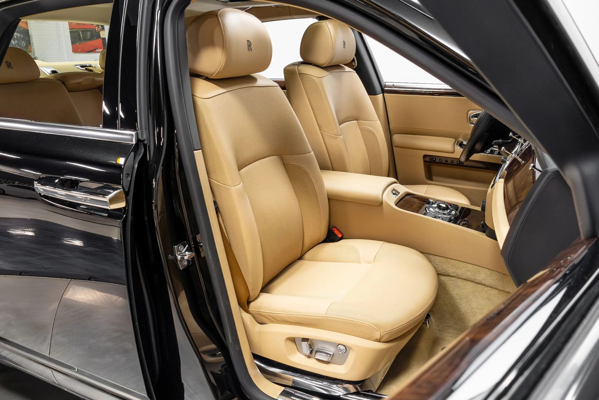 mph021_3085938532_Used_2011_Rolls_Royce_Ghost_1771348774_c1ad6f7610