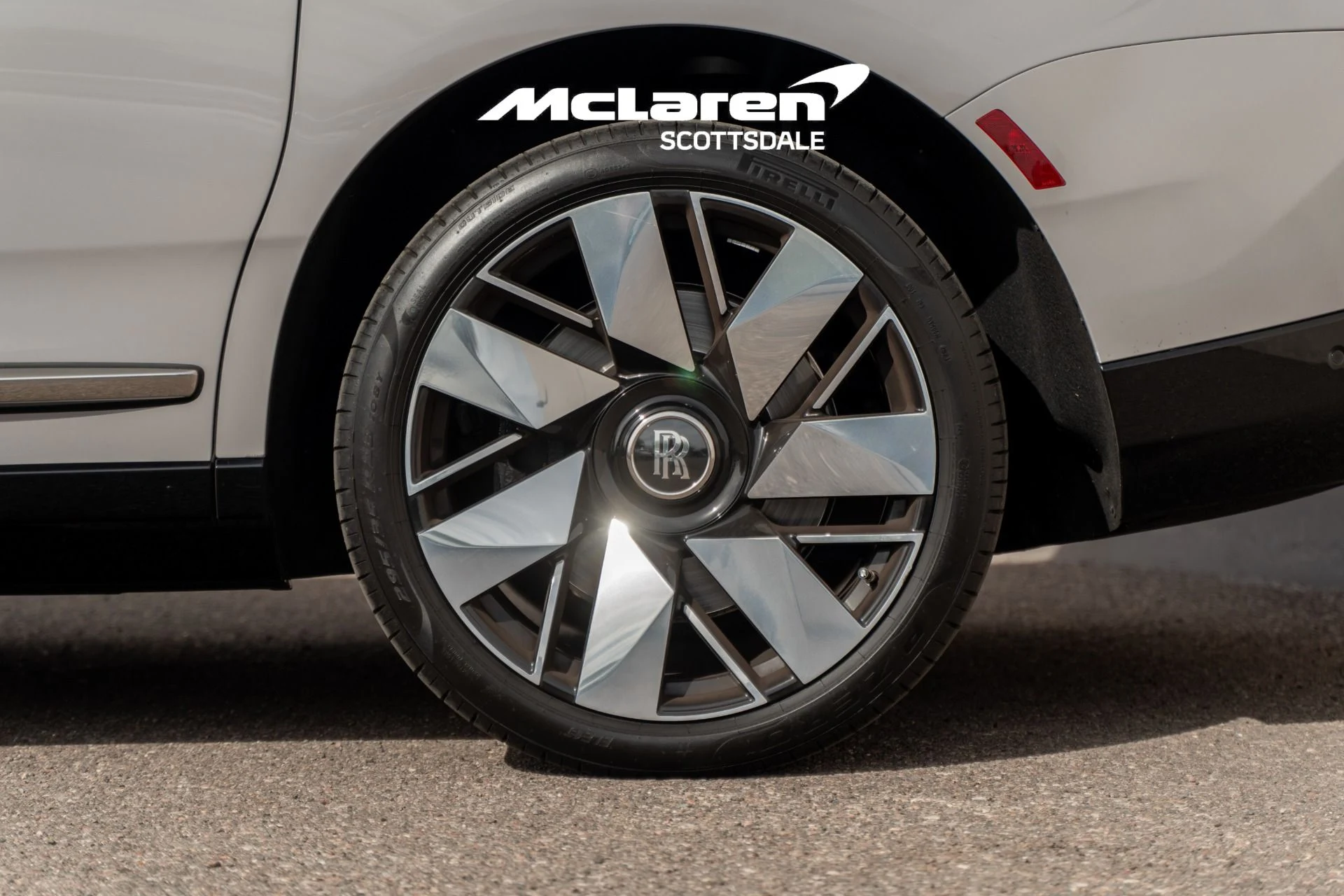 mph021_3100005193_Used_2025_Rolls_Royce_CULLINAN_1762551251_2ff7c34247