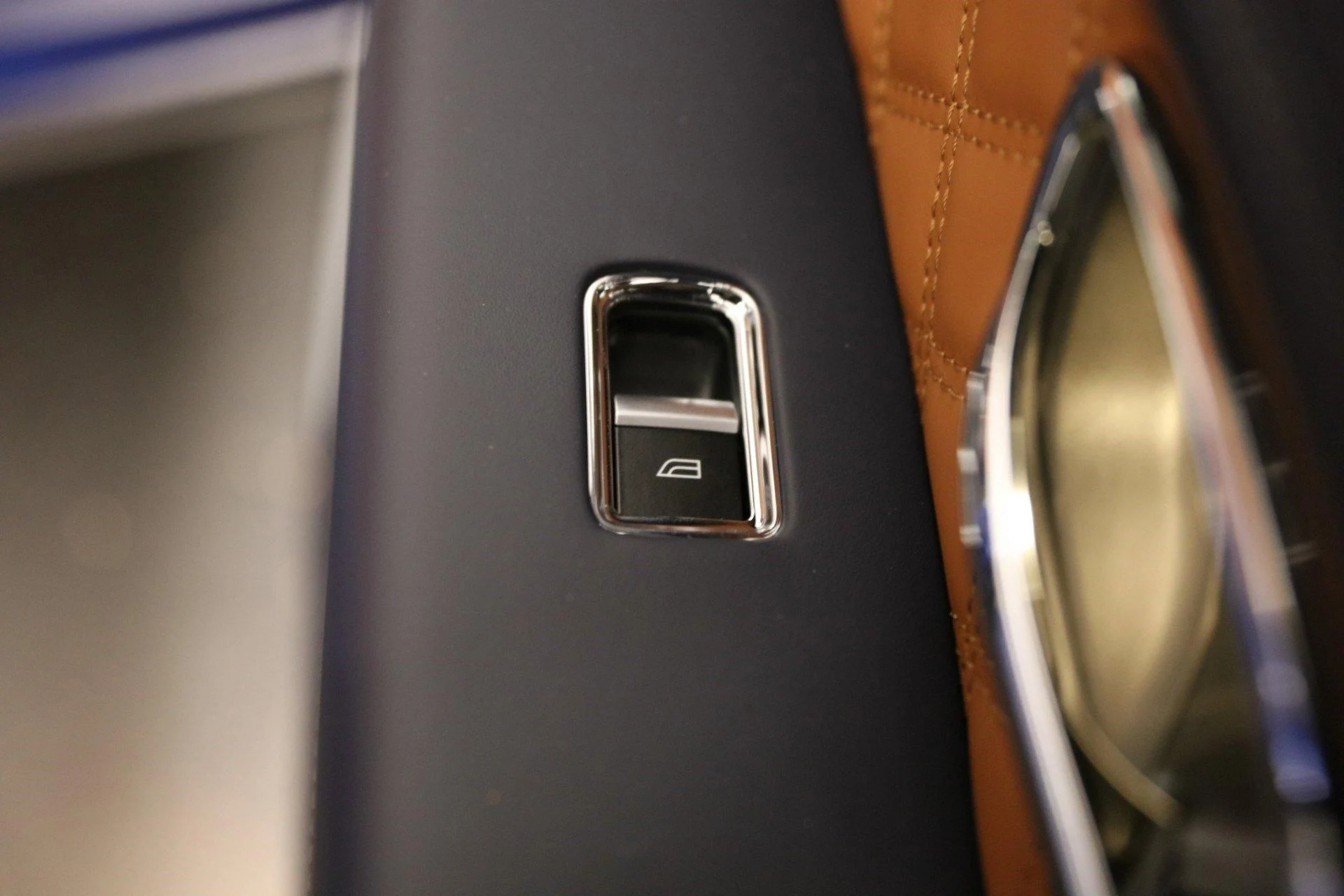 mph021_3101233202_Used_2022_Bentley_Bentayga_V8_1678278182_65e2a2b02b