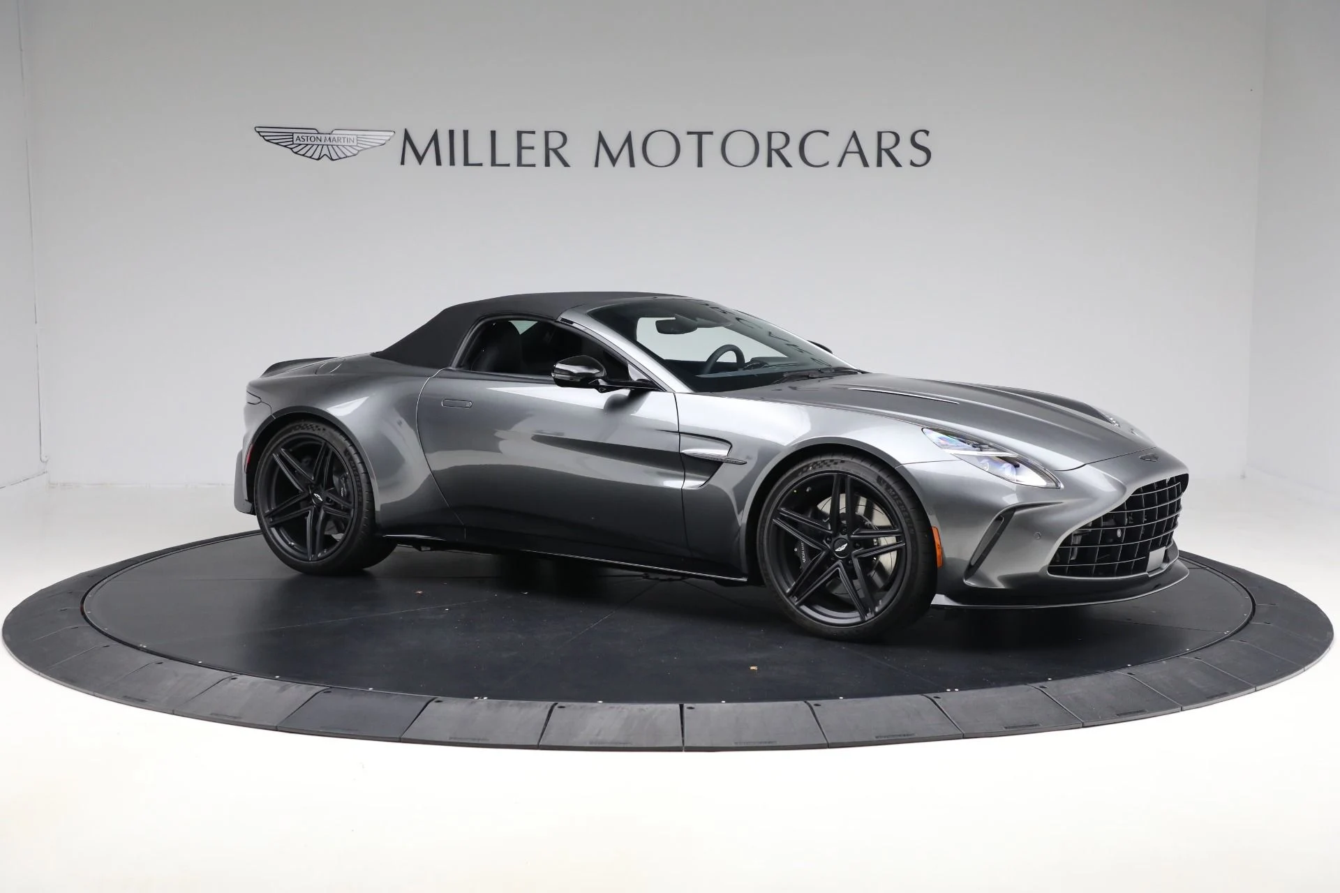mph021_3105044393_New_2026_Aston_Martin_Vantage_Roadster_4bf7f4cc4b