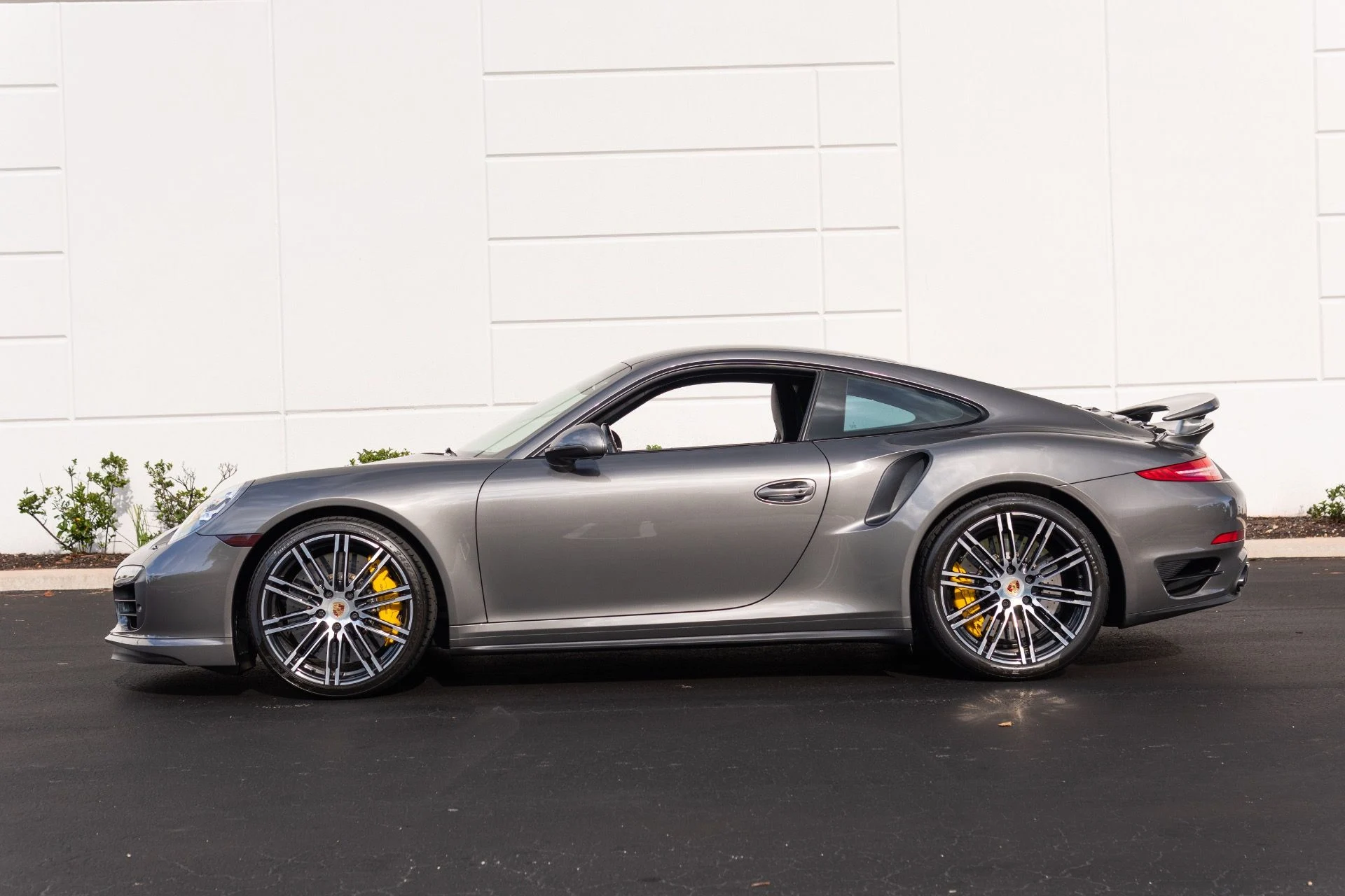 mph021_3110426926_Used_2014_Porsche_911_Turbo_S_1777344441_bd9989639e