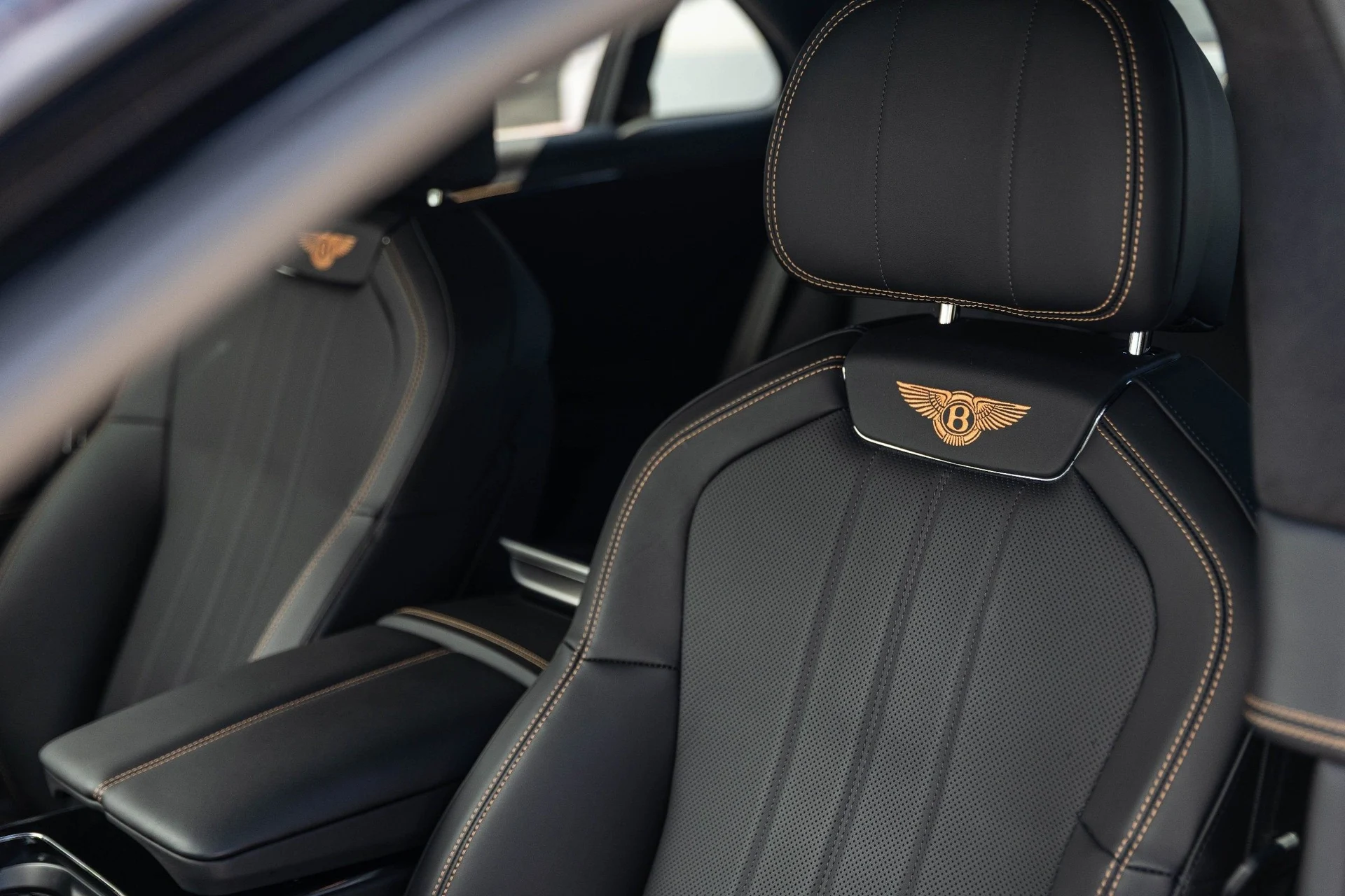 mph021_3116832909_Hi_Tech_Luxury_Imports_LLC_SCBBP_6_ZG_8_SC_022680_image_21_aa1b665e29