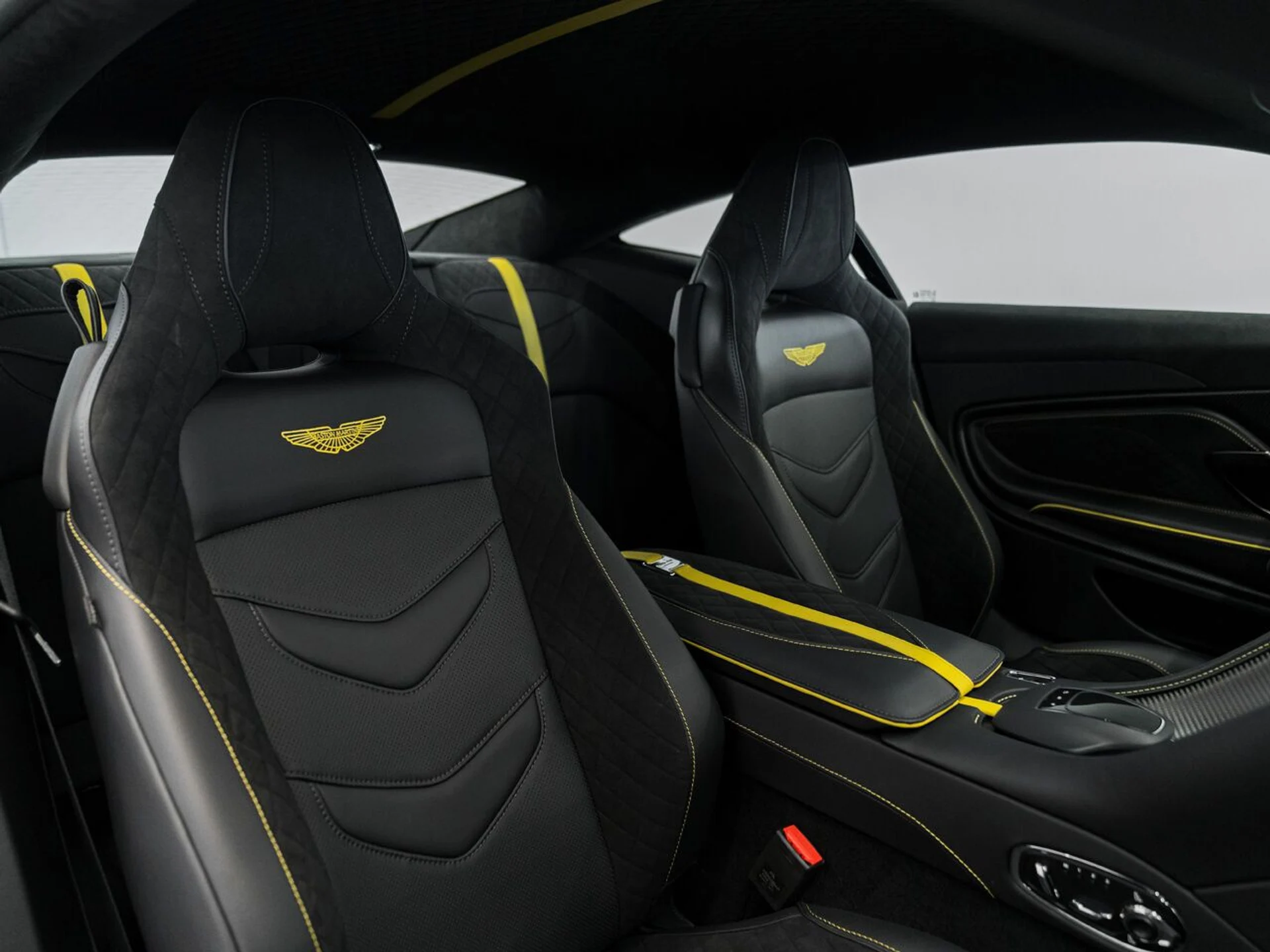 mph021_3119704728_aston_martin_dbs_2023_jpg_v_1773863537_cf68d63249