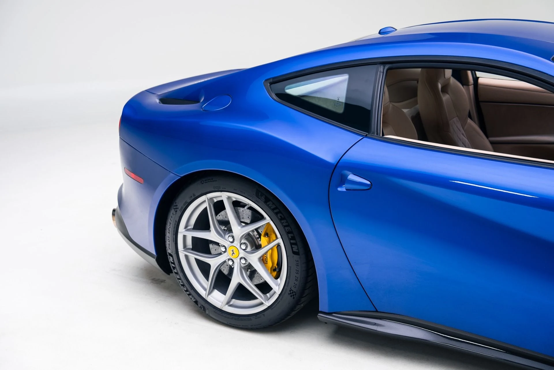 mph021_3123329497_Used_2016_Ferrari_F12berlinetta_1784927197_dfe9e0e0f5