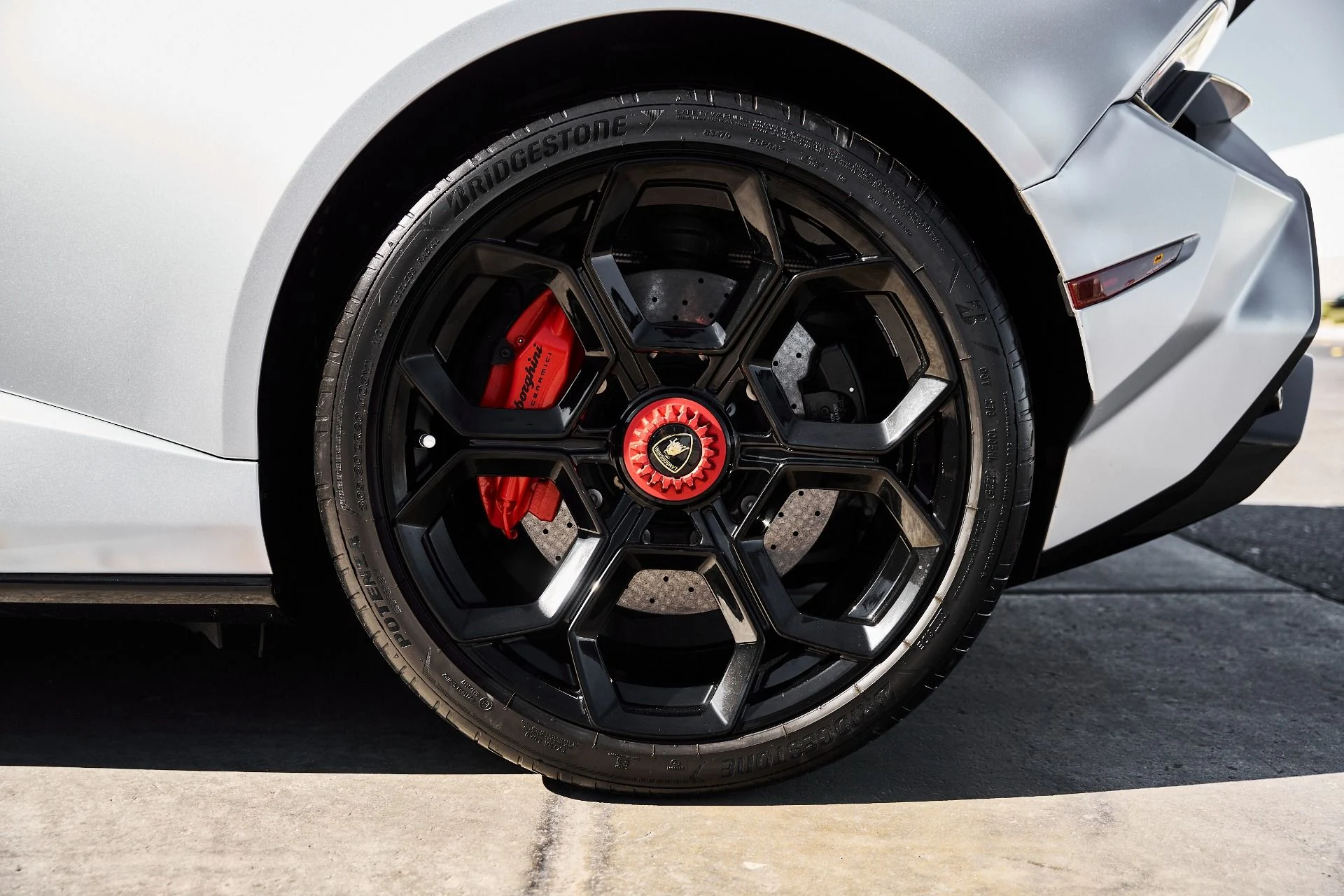 mph021_3133854500_Used_2023_Lamborghini_Huracan_Tecnica_Base_1777013685_a3ee09507b
