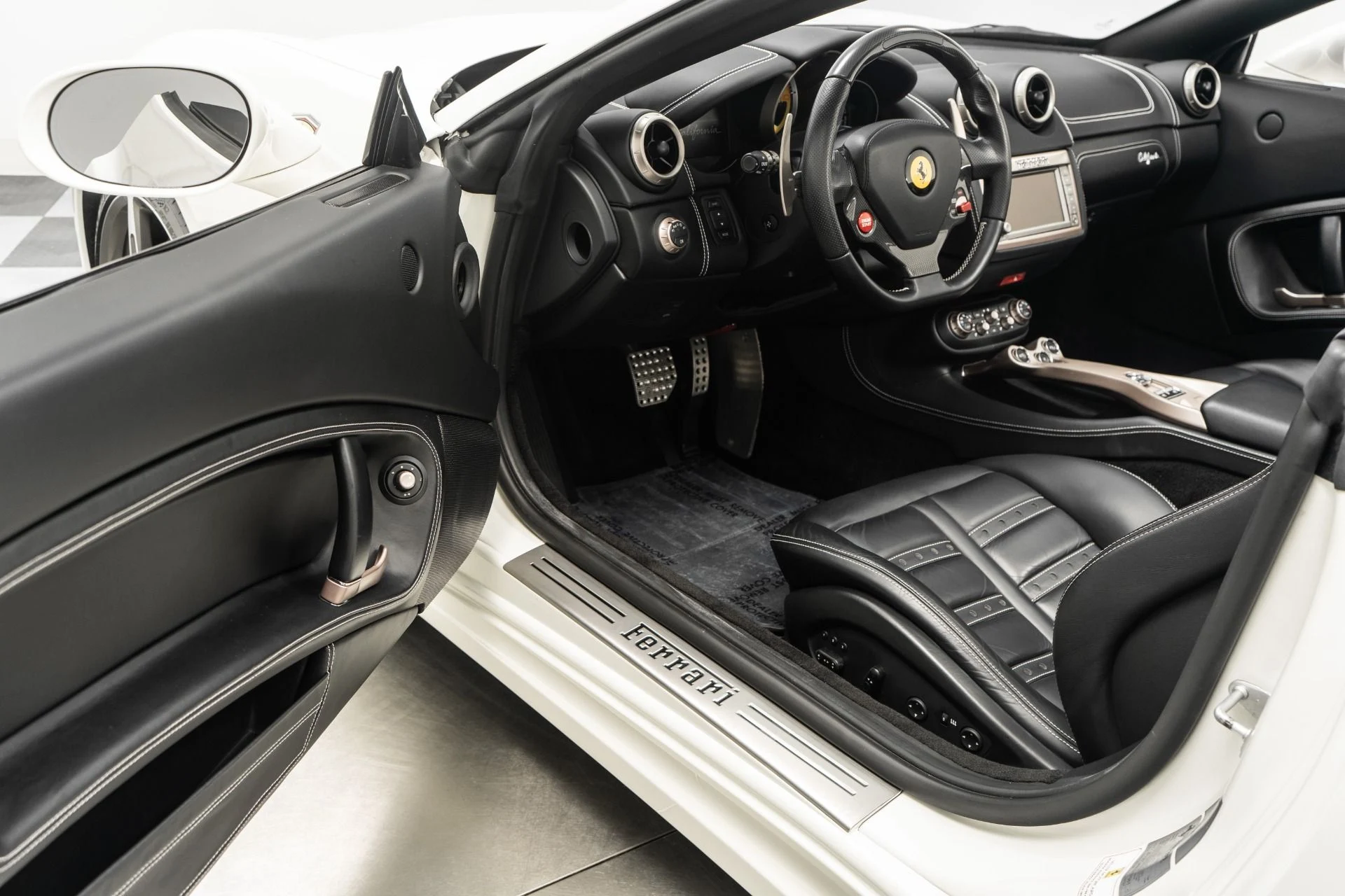 mph021_313471147_Used_2014_Ferrari_California_1747933433_0dd7605881