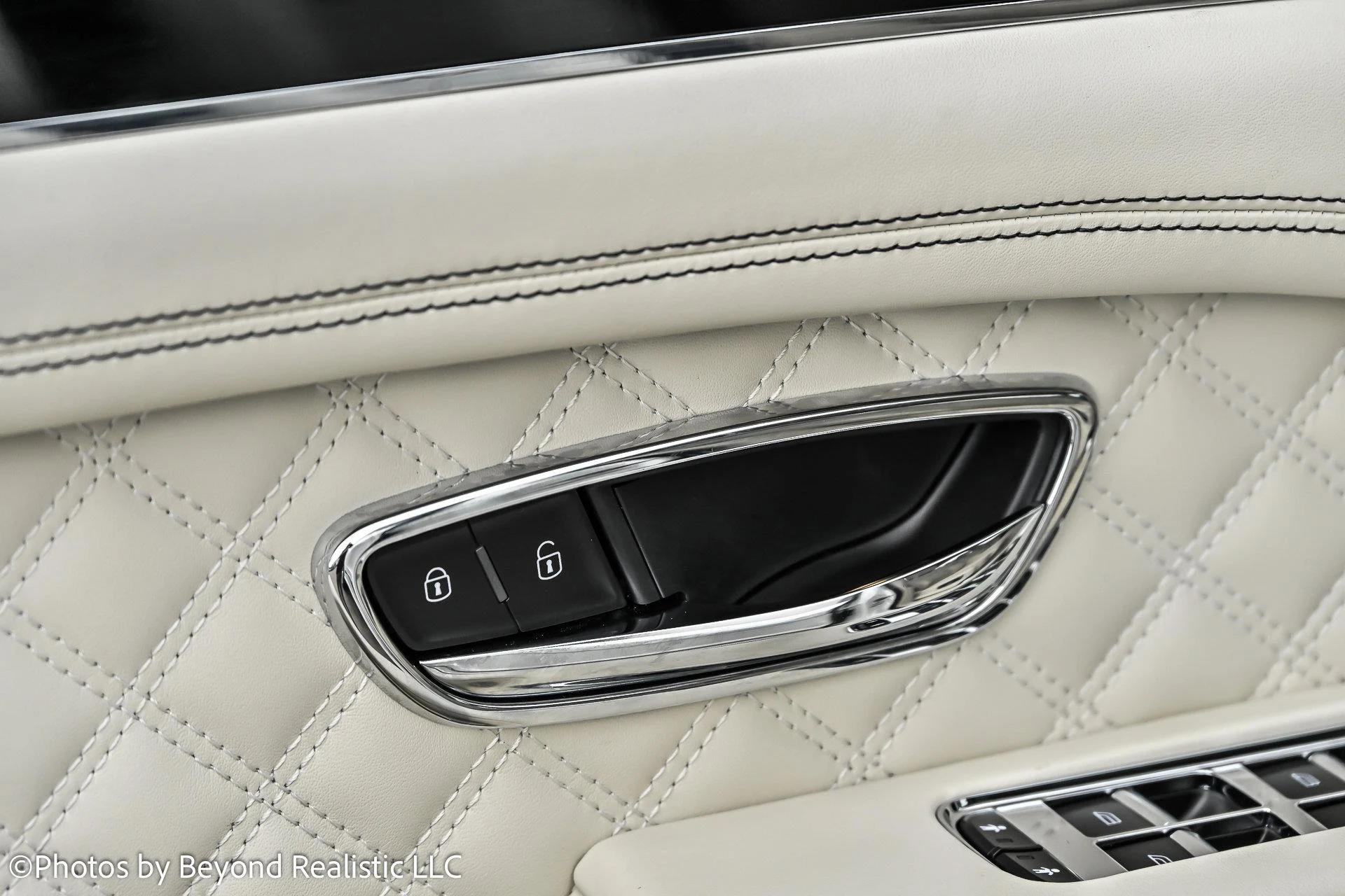 mph021_3138344512_Used_2022_Bentley_Bentayga_V8_Mulliner_Driving_Specification_1755763431_8a8554cbc9