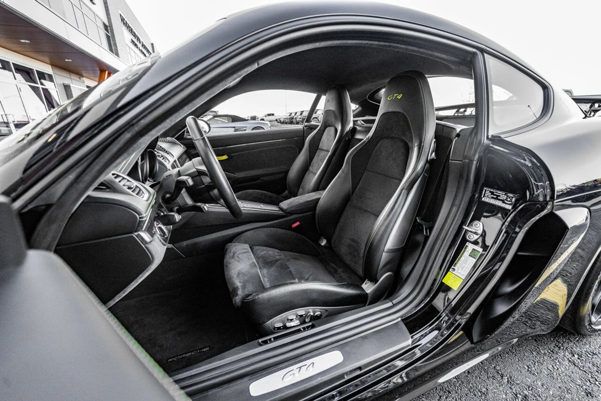 mph021_3145231410_porsche_718_cayman_2020_77408cc529