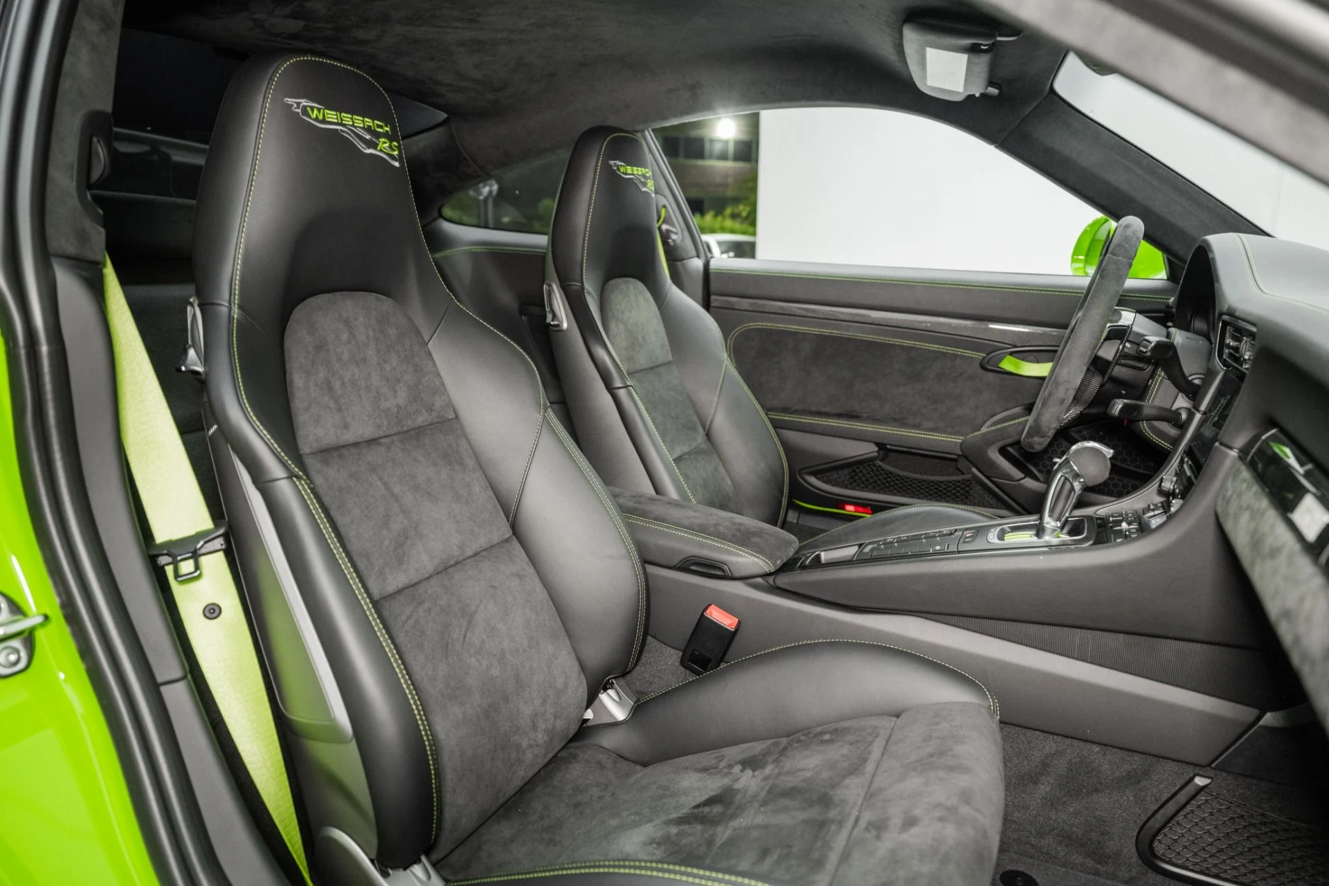 mph021_3147635991_Used_2019_Porsche_911_GT_3_RS_1761058034_0cdee9a14e