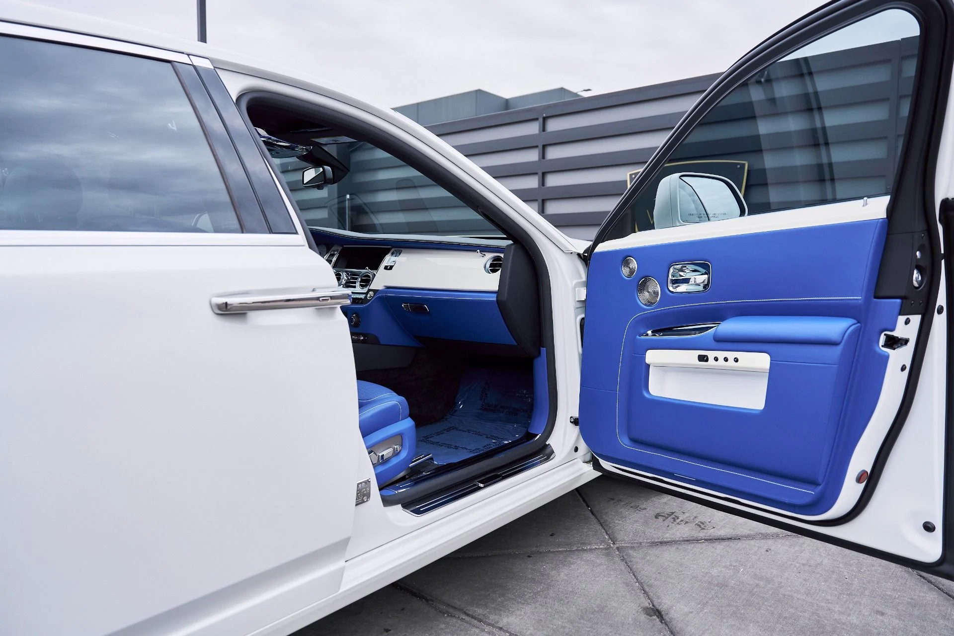 mph021_3147821030_Used_2019_Rolls_Royce_Ghost_Base_1767224260_4f5932e804