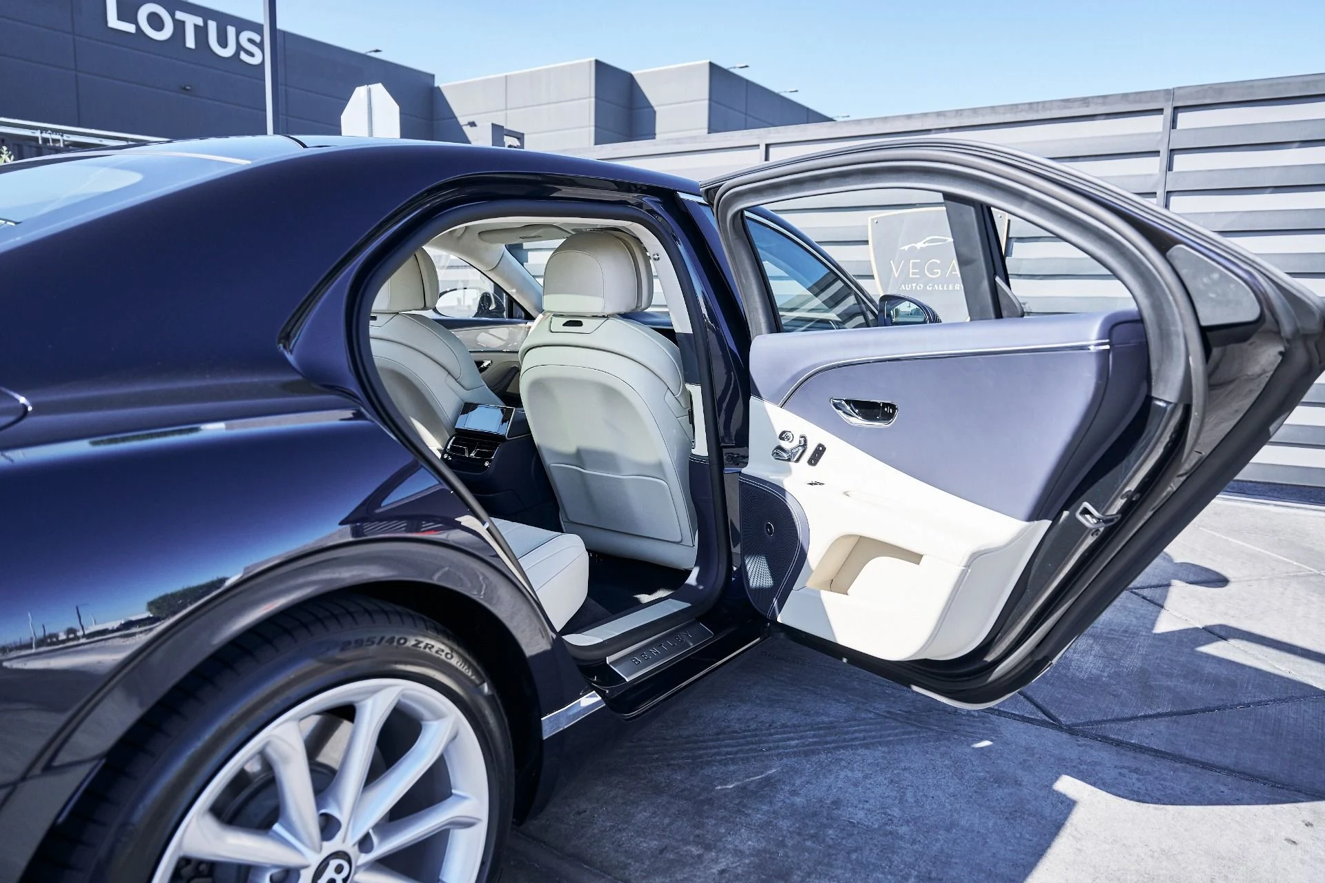 mph021_3156504127_Used_2024_Bentley_Flying_Spur_Mulliner_V8_1773796200_bf0b87adc6