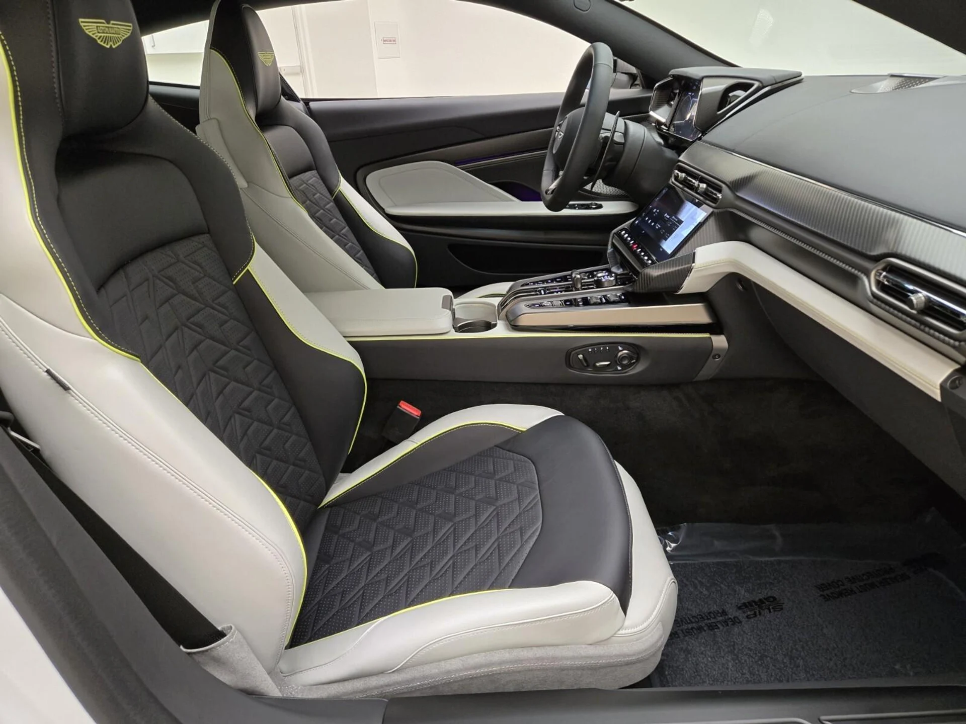 mph021_3156588439_New_2025_Aston_Martin_Vanquish_V12_1742812623_905d8a4afe