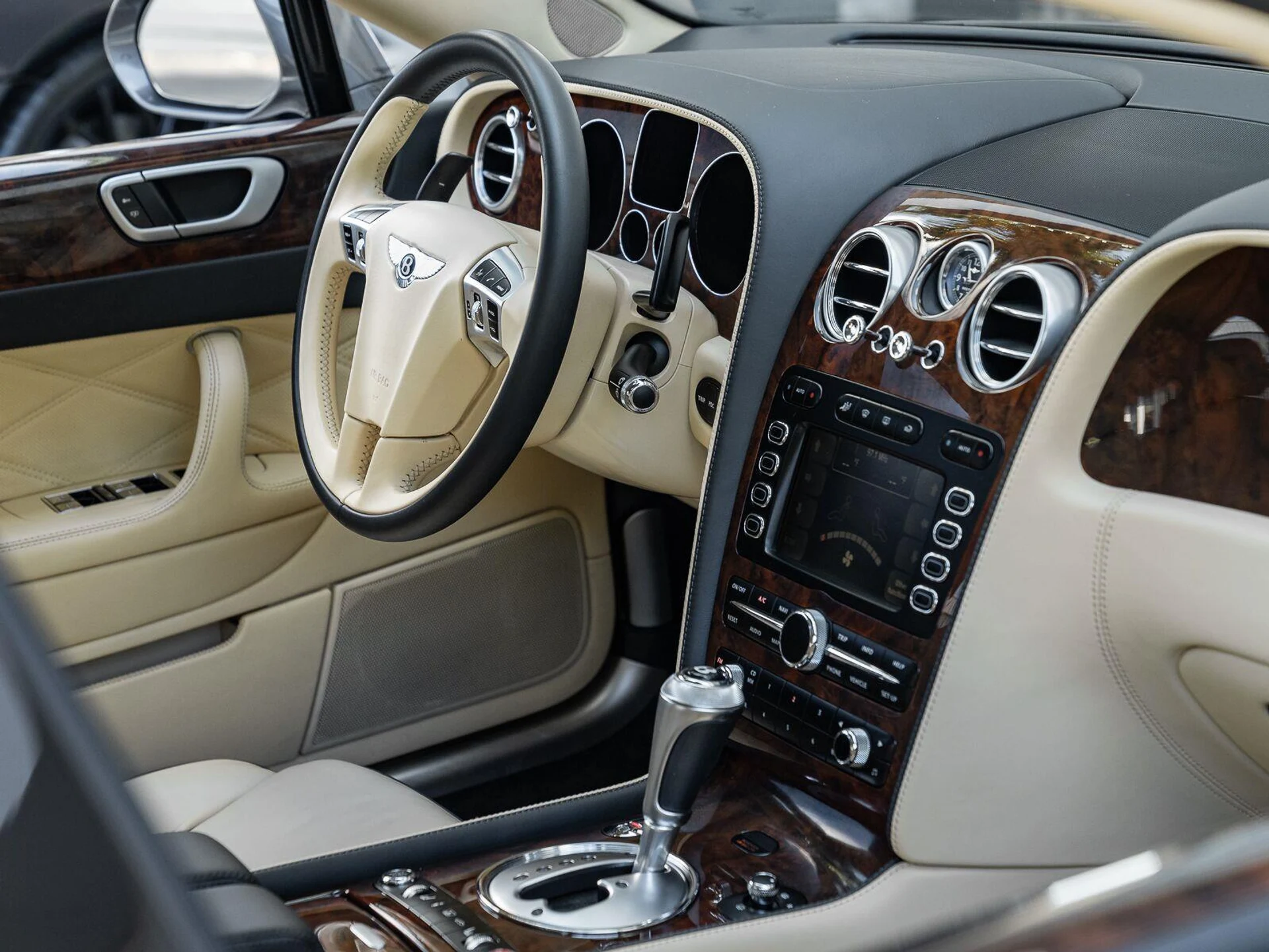 mph021_3156762631_Used_2011_Bentley_Continental_Flying_Spur_Speed_1792185139_5c4d1dce81