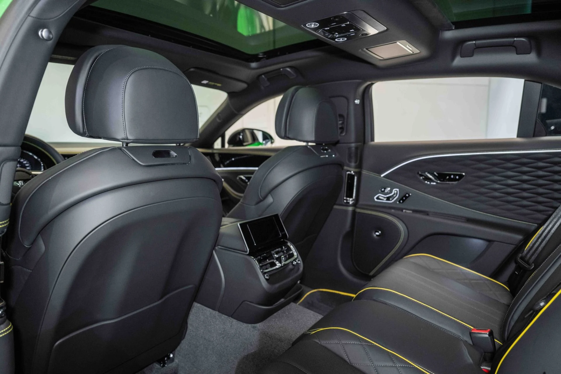 mph021_3159887657_Used_2024_Bentley_Flying_Spur_S_Hybrid_1749914202_b415621c9d