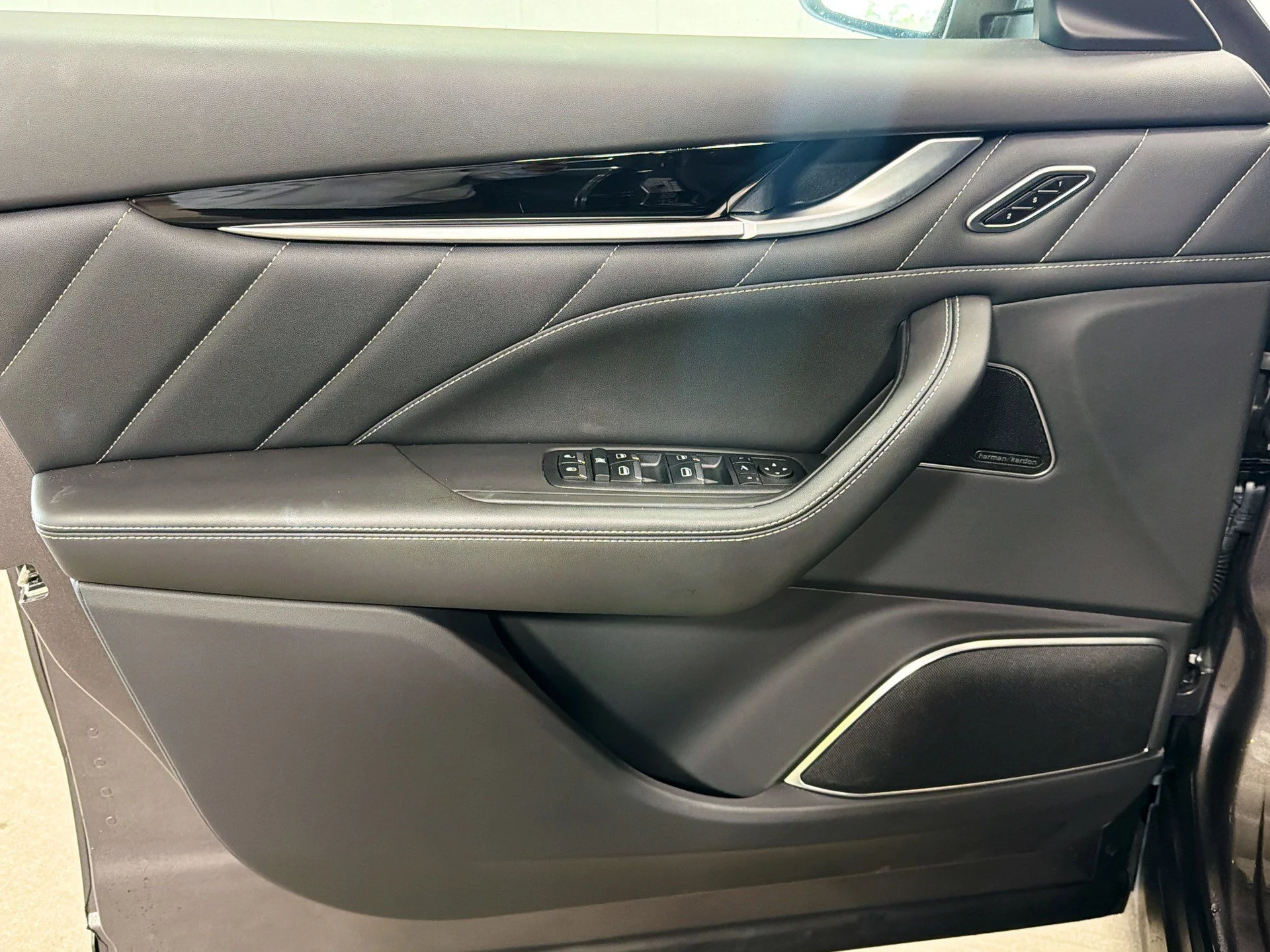 mph021_3160971858_63c024e95c20da6283afb20d1a601ddc_e647045d0f