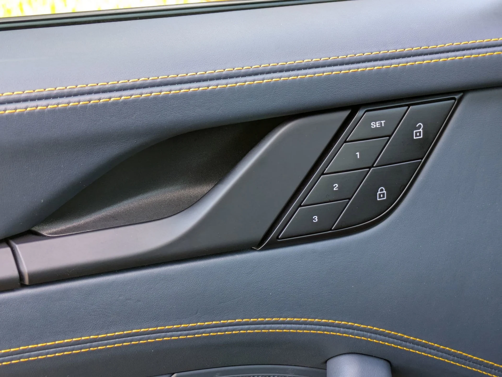 mph021_3162768385_73f49f03032b2b1b0dd8e61114195621x_255f5acaea