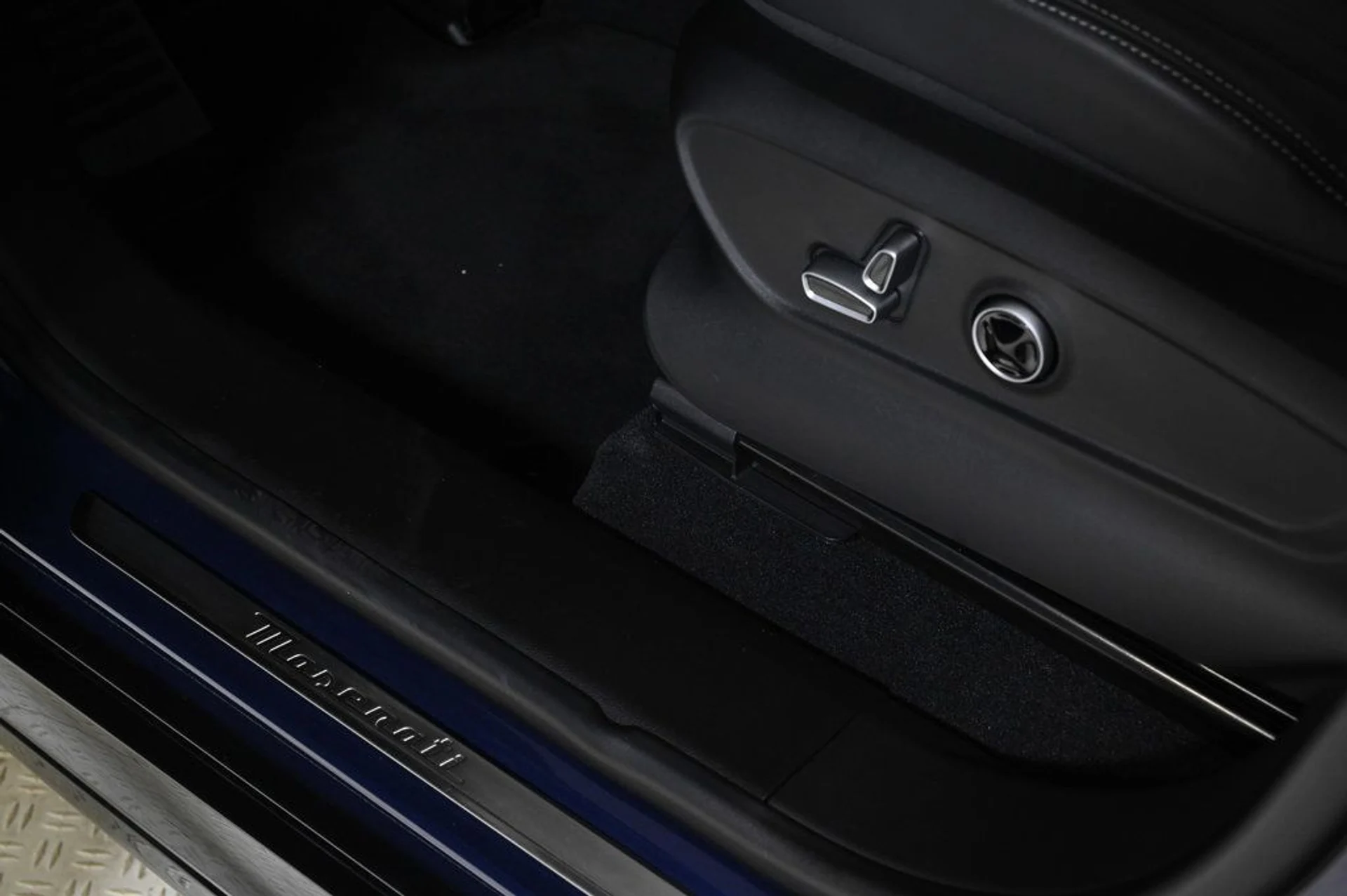 mph021_3165320794_used_2025_maserati_grecale_modena_11350_22945546_21_1024_ed5db8cfa1