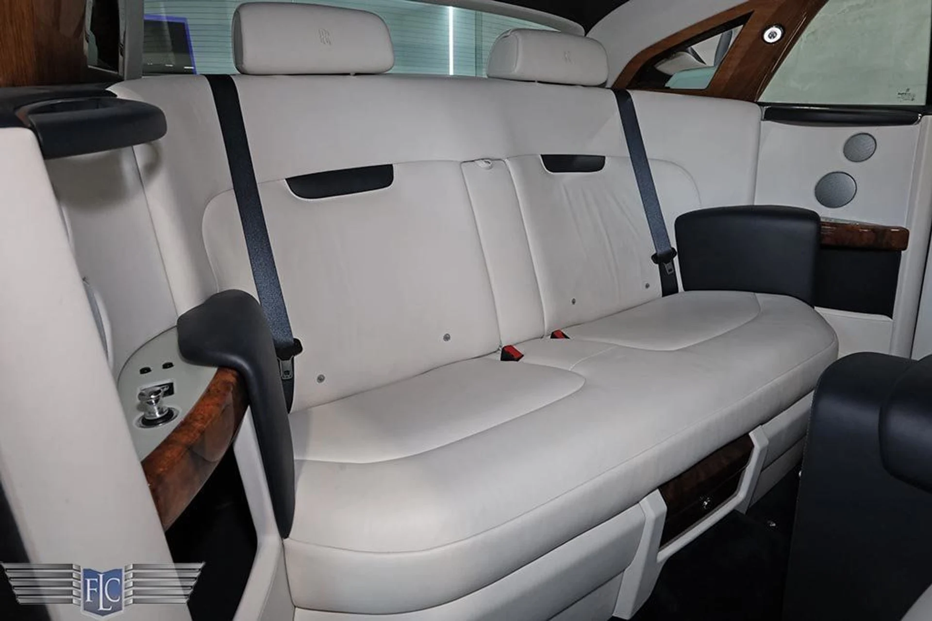 mph021_3168216404_used_2010_rolls_royce_phantom_coupe_2drcoupe_9689_23032894_22_1024_2f72482709