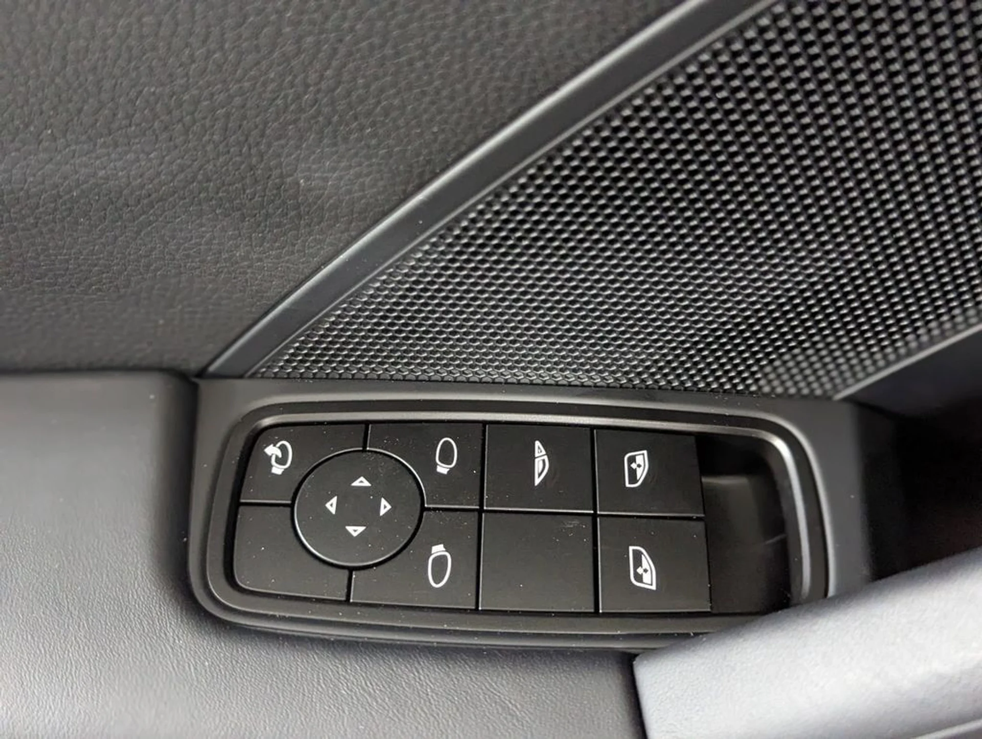 mph021_3169322362_780bb4ab6adc60377f296857cc1cfc4ex_2bec28d948