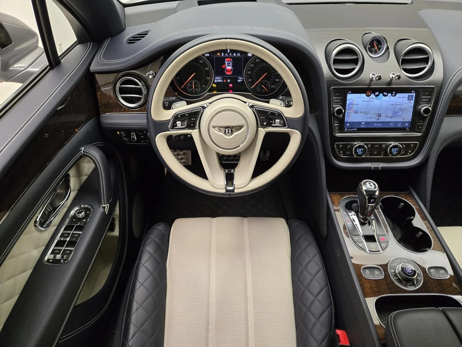 mph021_3180014137_Used_2018_Bentley_Bentayga_1760597637_653add80f4