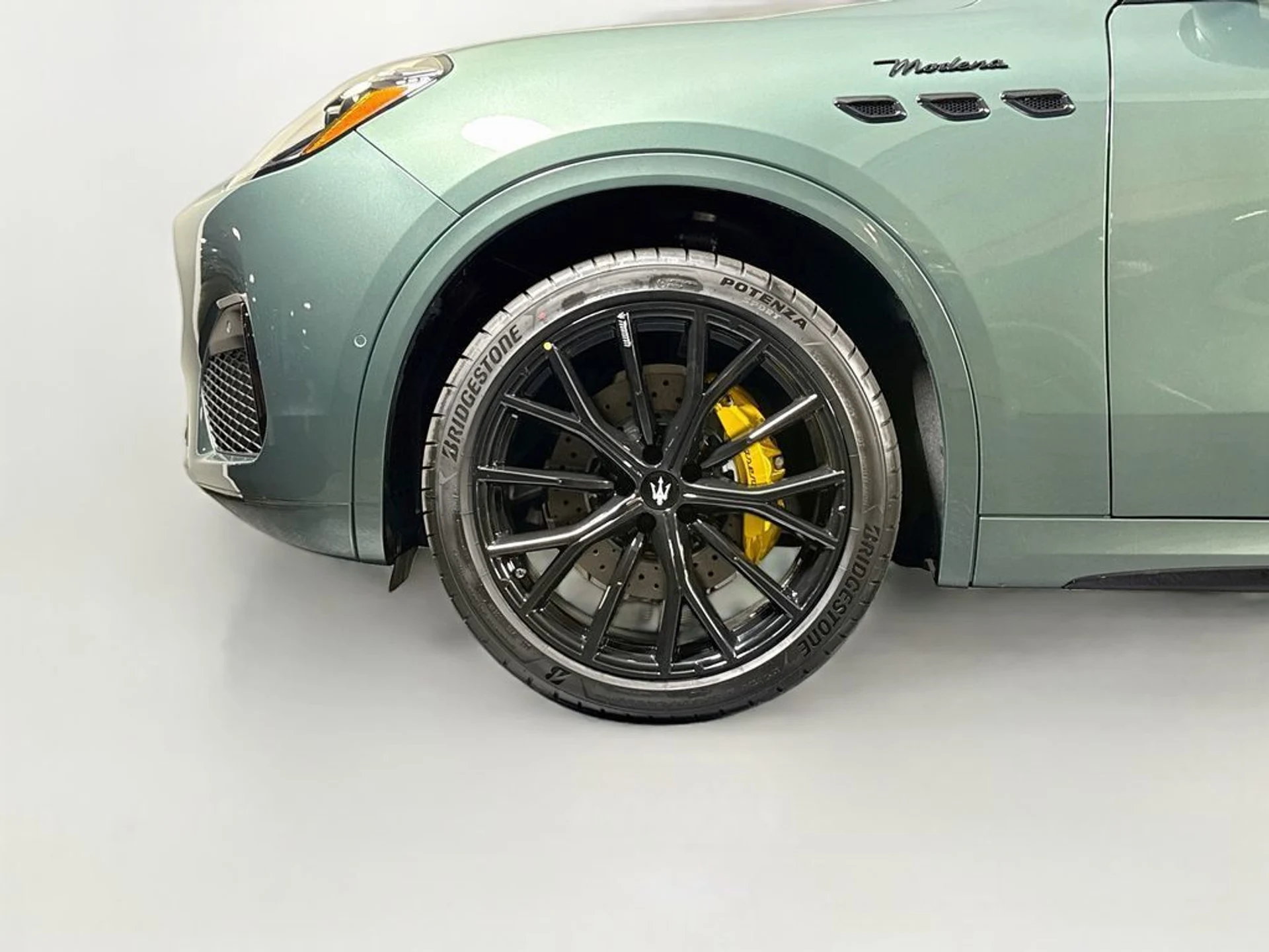 mph021_318301847_new_2026_maserati_grecale_modenaawd_11350_23061012_23_1024_7f387febd7