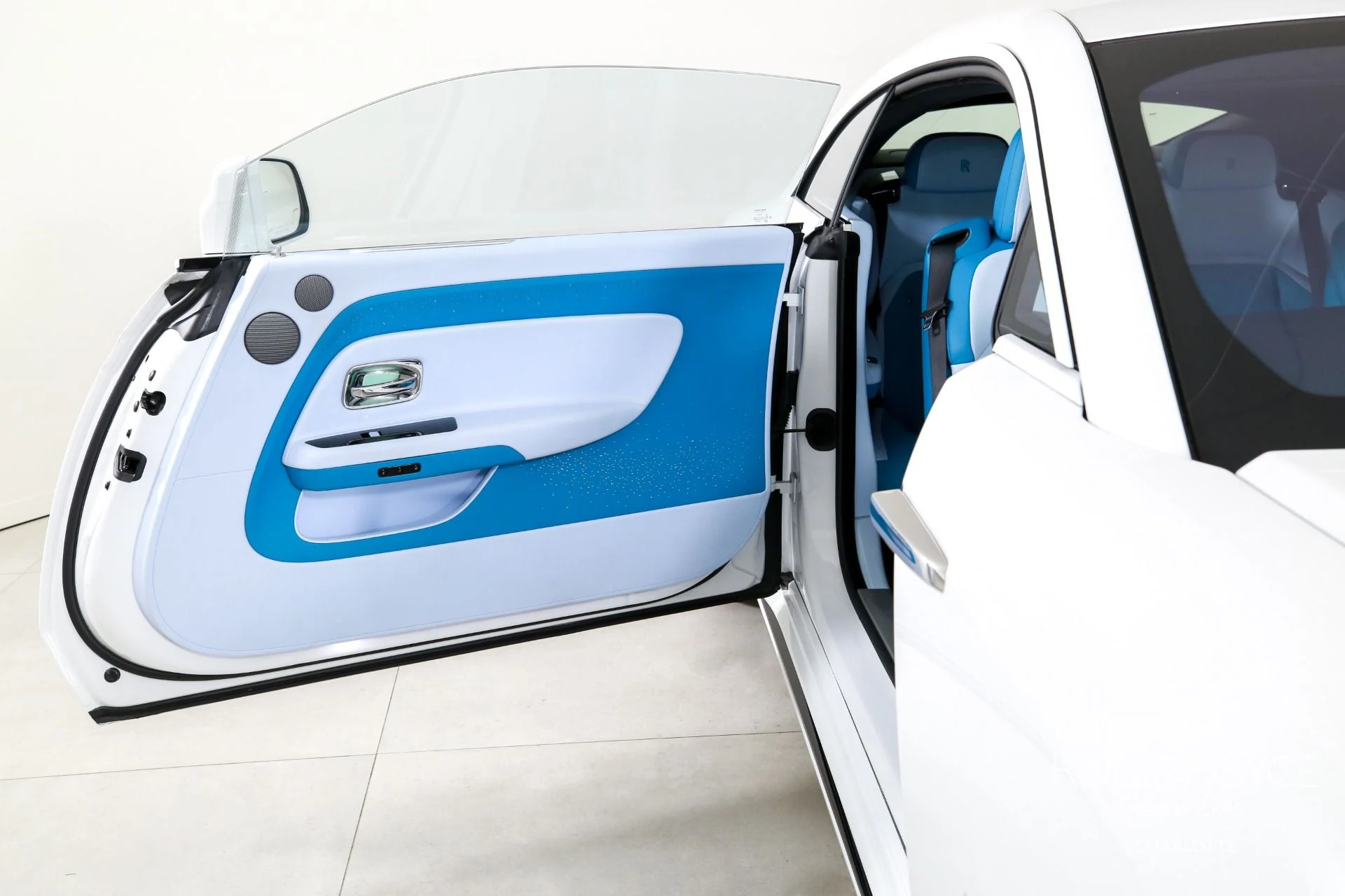 mph021_3189836838_Used_2024_Rolls_Royce_Spectre_1776091344_e832e67f47