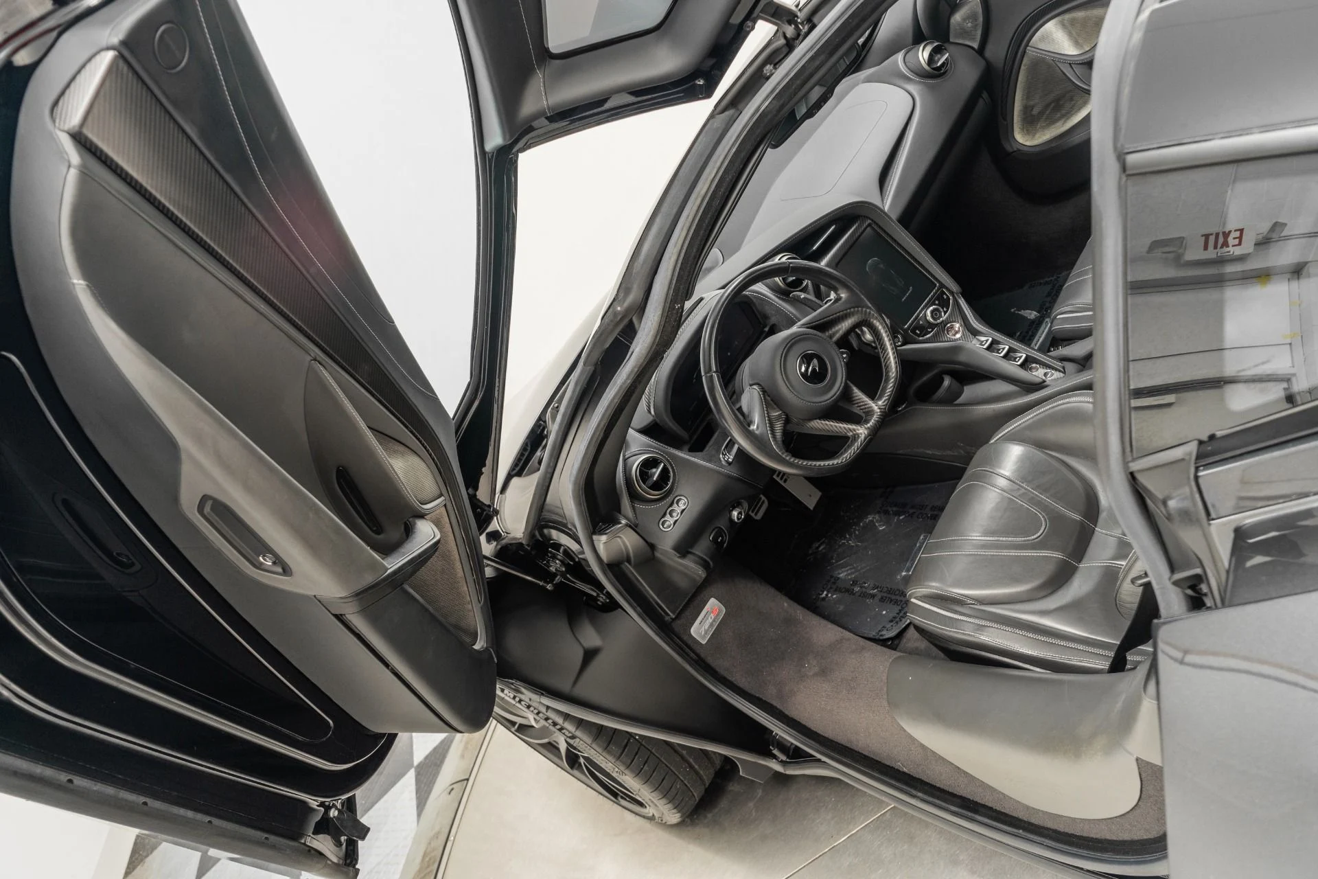 mph021_3201746603_Used_2019_Mc_Laren_720_S_Luxury_MSO_paint_color_Gorilla_Glass_Roof_Carbon_Packs_1_and_2_1765568029_bae713e3d5