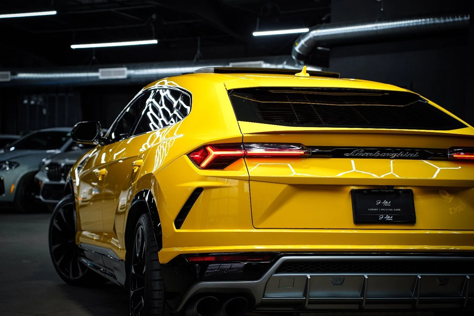 mph021_3204028276_37414663_04558_2020_lamborghini_urus_078_010e73e99b