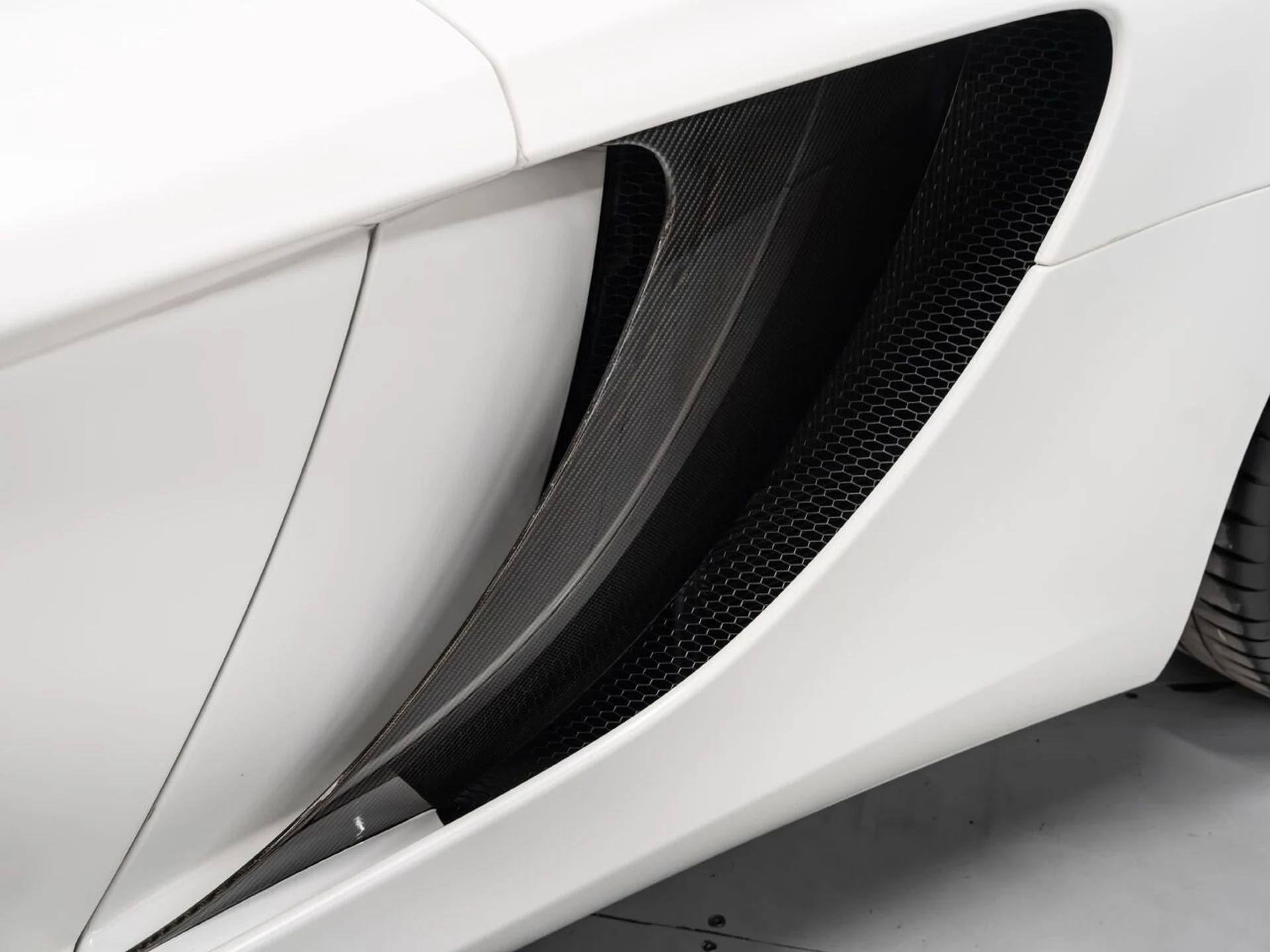 mph021_3217221669_mclaren_mp4_12c_2012_a7f4a6e6b5