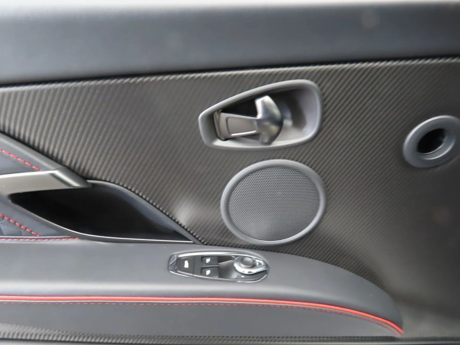 mph021_3220007068_used_2023_aston_martin_dbs_coupe_8119_22958468_22_1024_6a06675c33