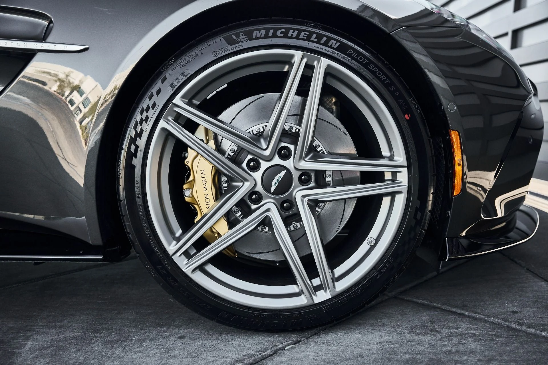 mph021_322174775_Used_2026_Aston_Martin_Vantage_S_1778102470_49c1f58342