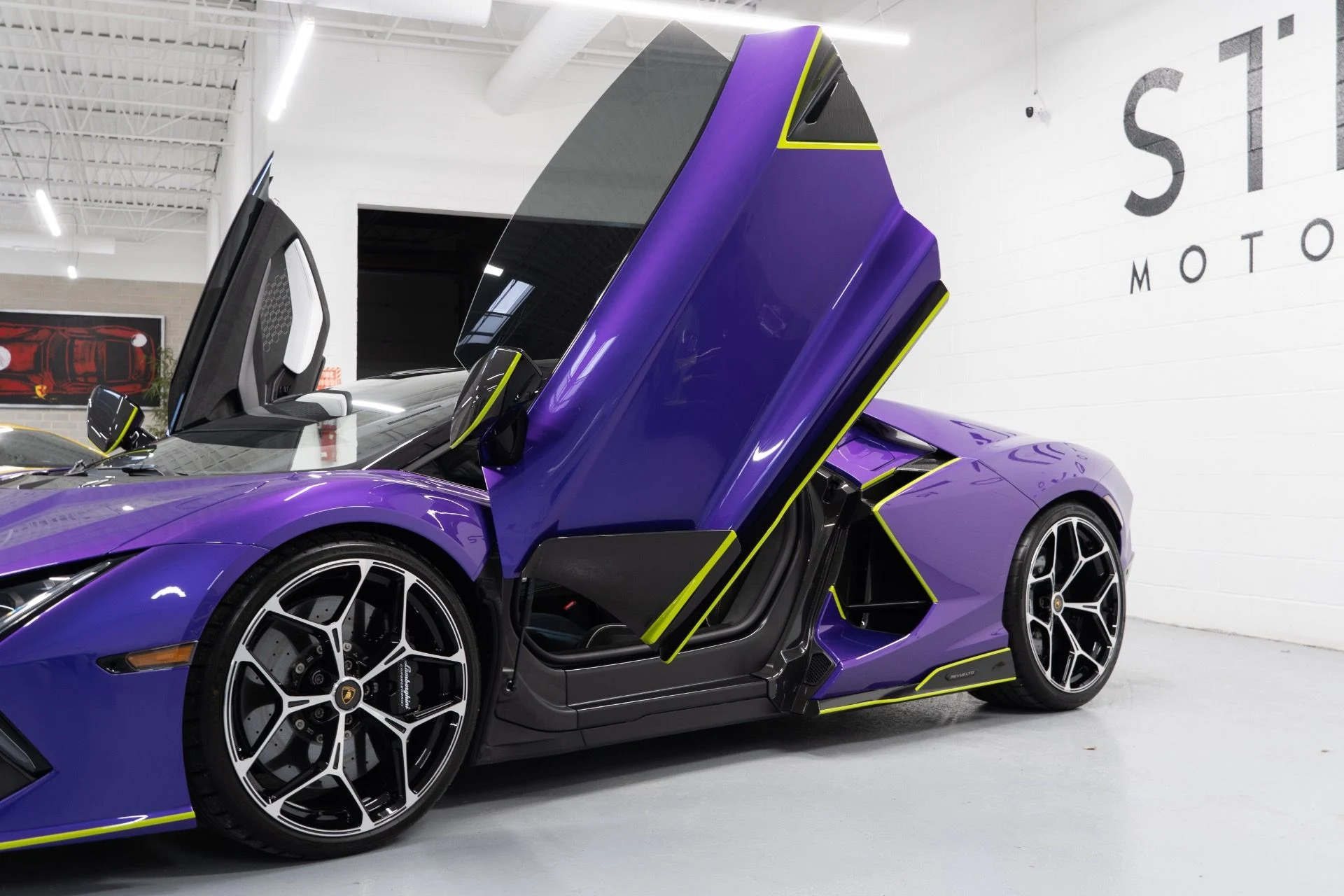 mph021_3229896630_Used_2024_Lamborghini_Revuelto_1739988848_275e6523a1