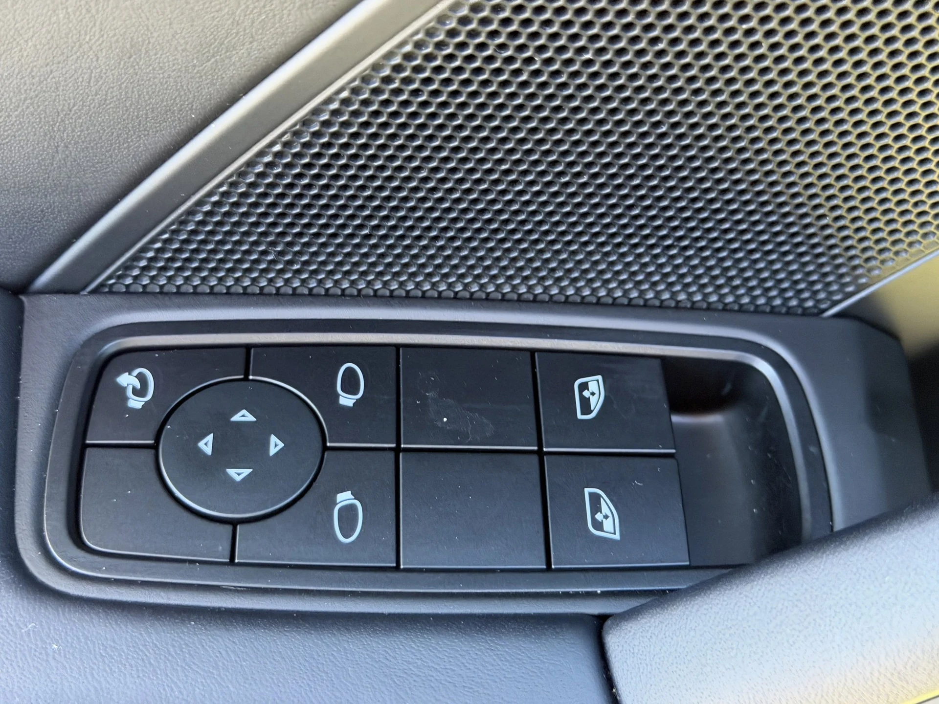 mph021_3232316799_9392871a429edd4636ffa9681568862bx_943b02ed73