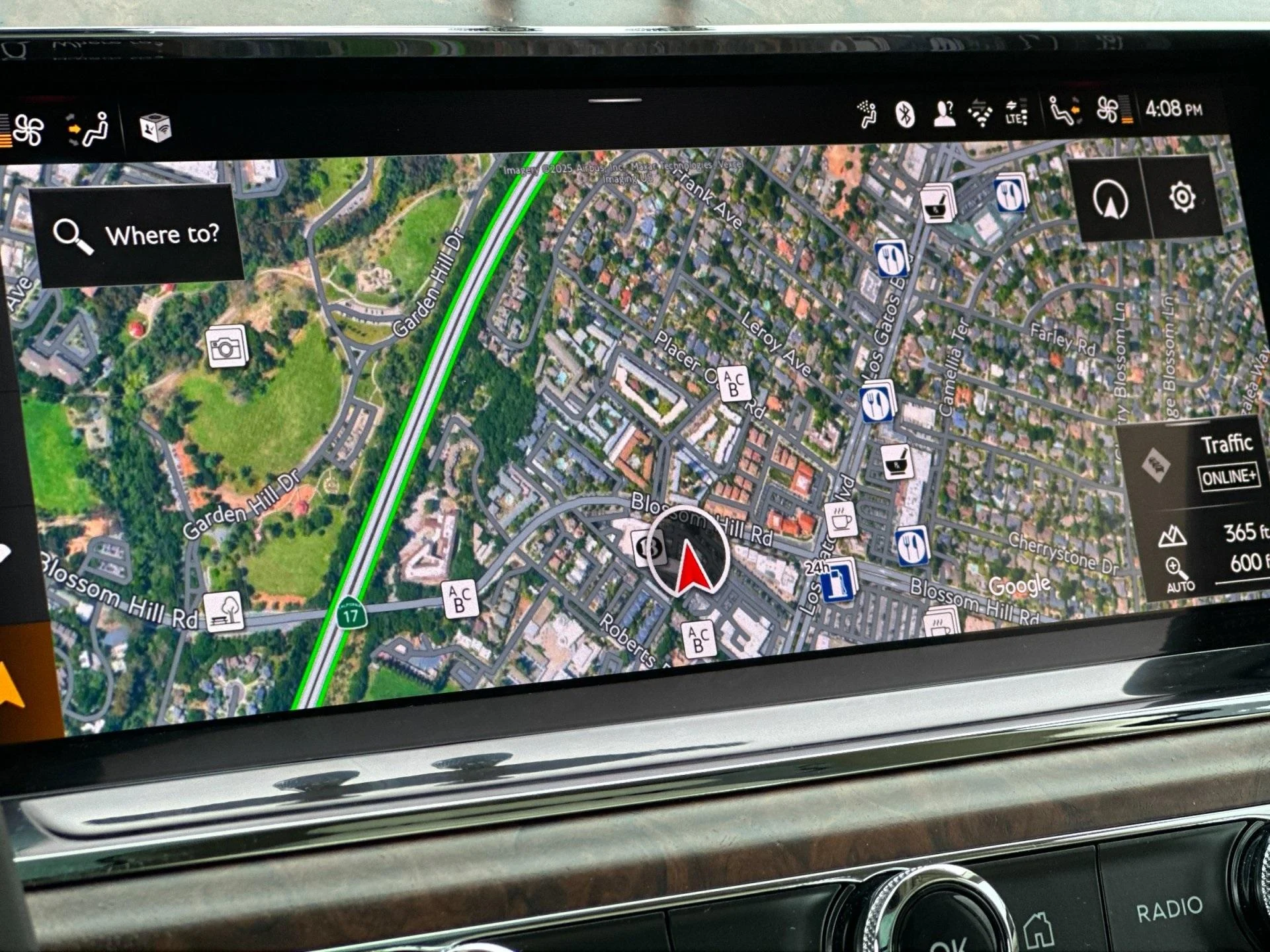 mph021_3233767152_Used_2025_Bentley_Bentayga_V8_1760604354_3403e2ce91