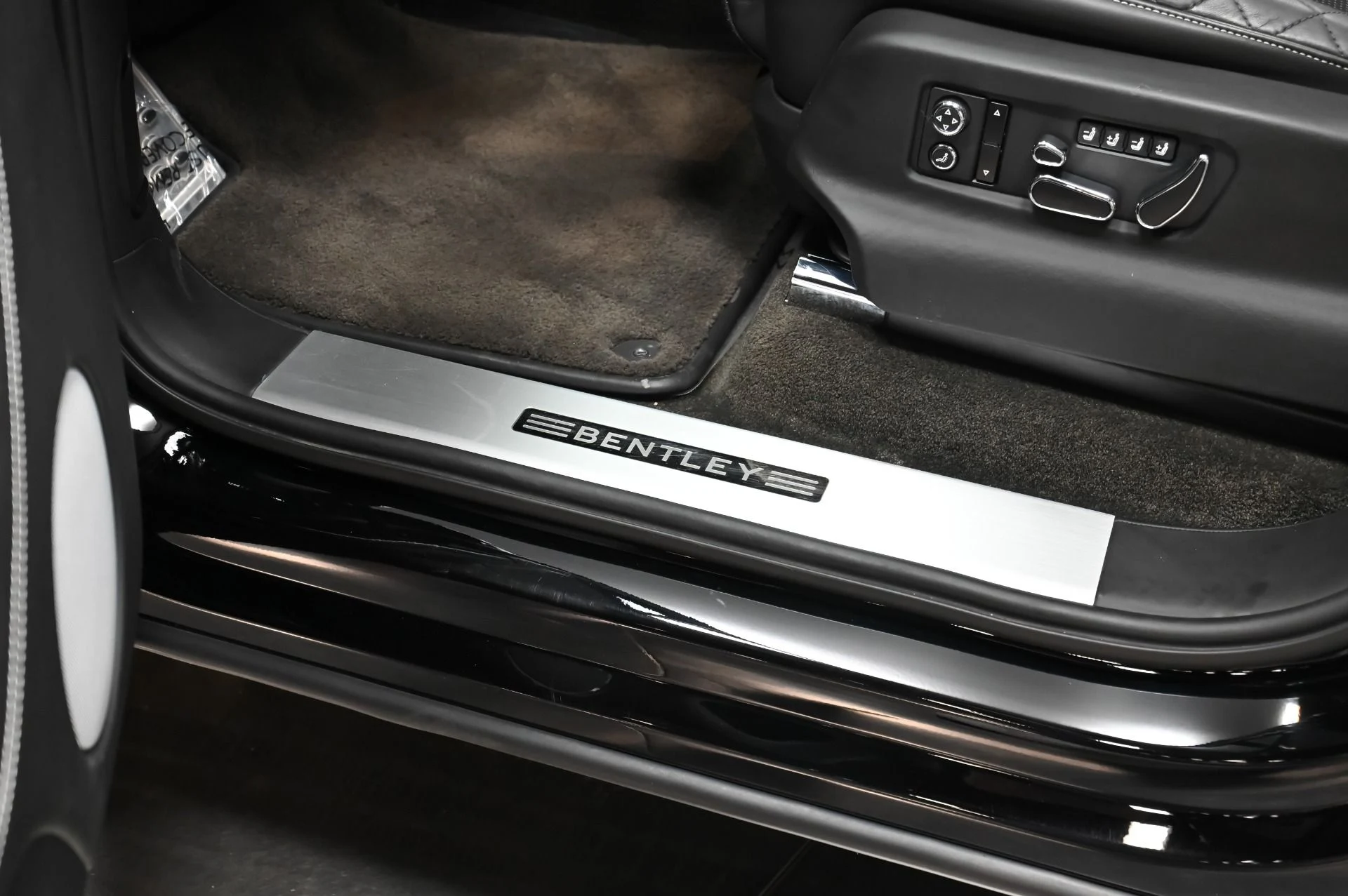 mph021_323581121_Used_2018_Bentley_Bentayga_W12_1756239179_9035a86623