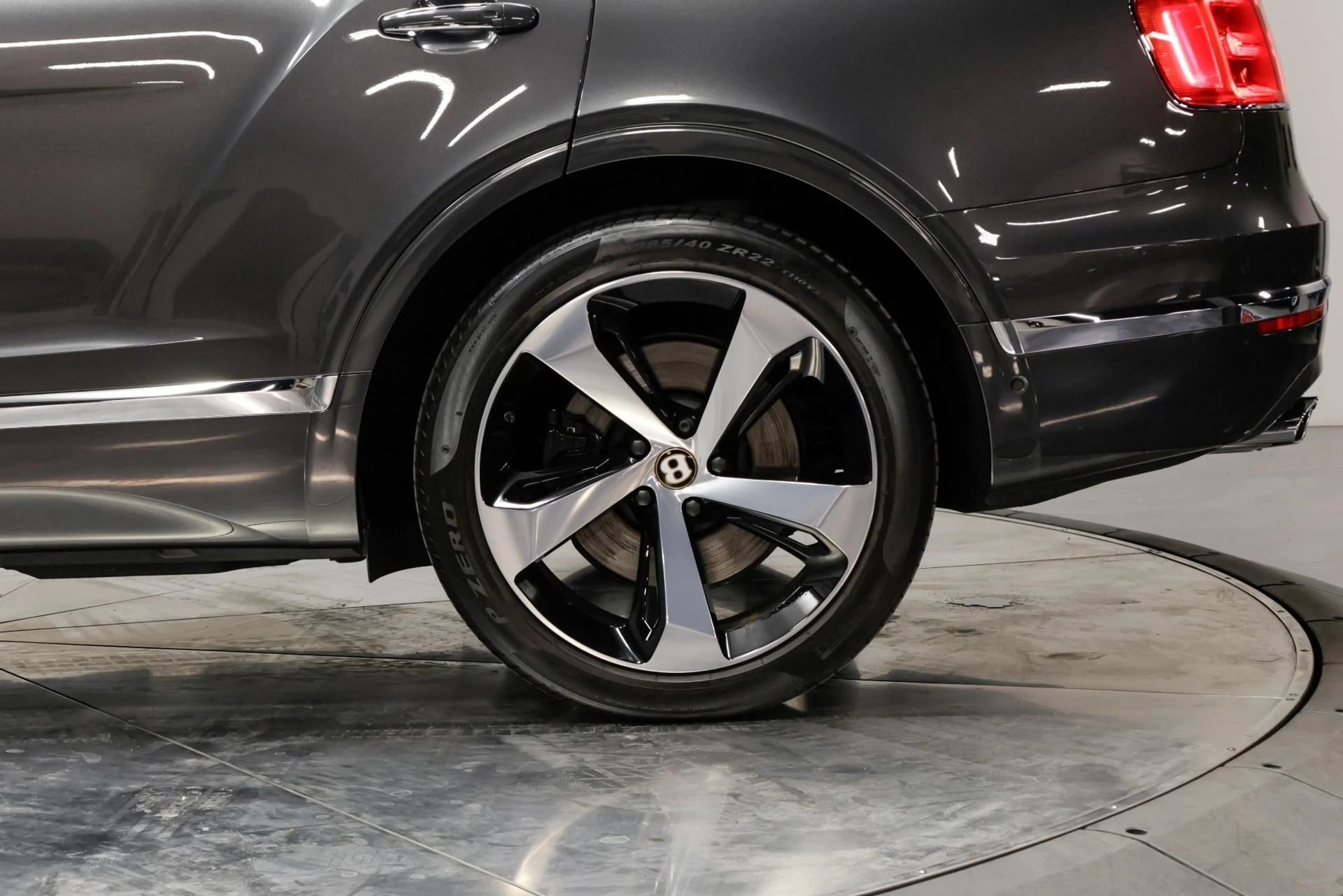 mph021_3238472888_Used_2020_Bentley_Bentayga_V8_1761664862_8fbb4d3bcb