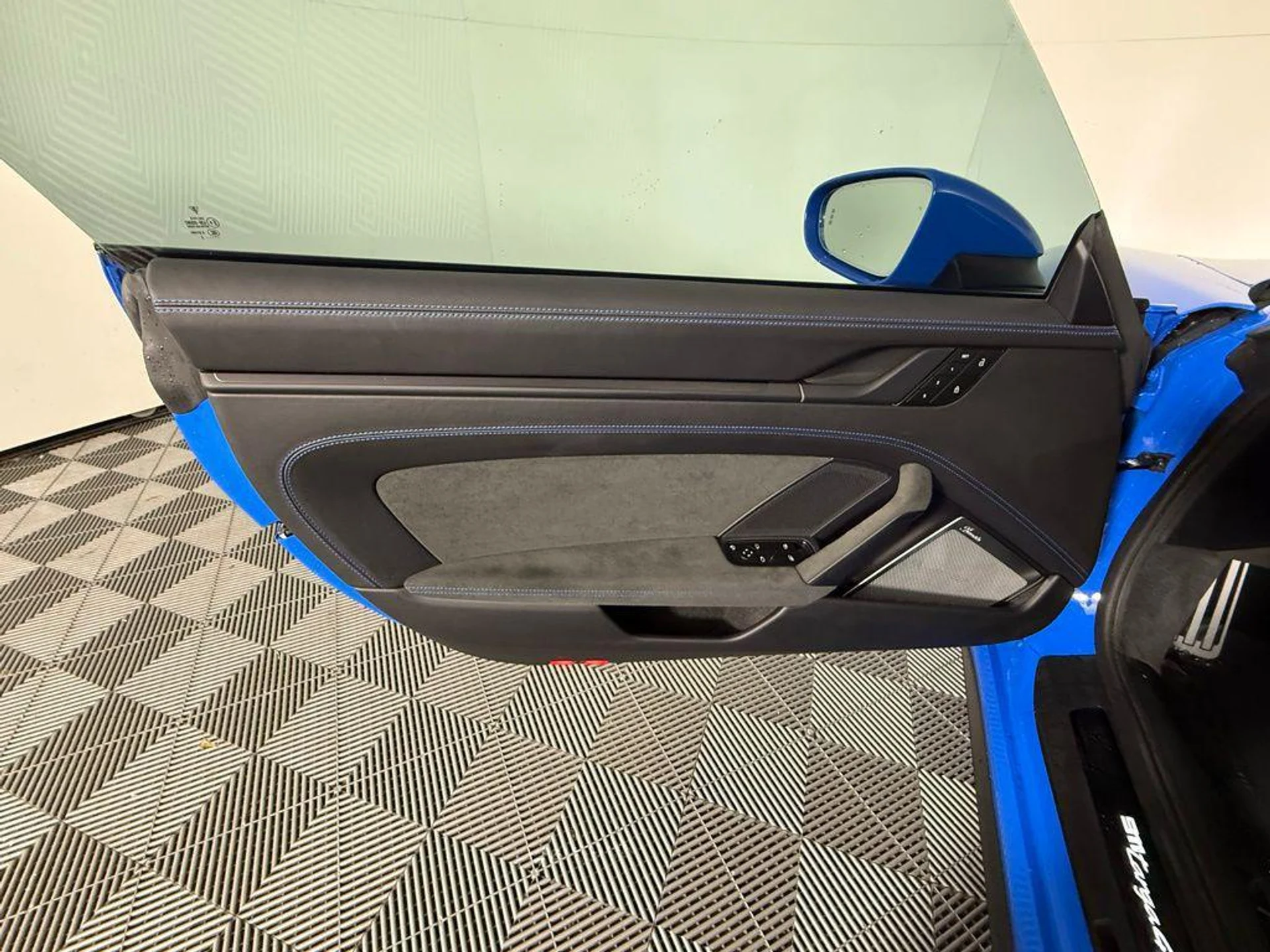 mph021_3242473865_SS_5_U_Wf_Idm8g_Bfdc2ol0_O7l_few4_9e63dfd781