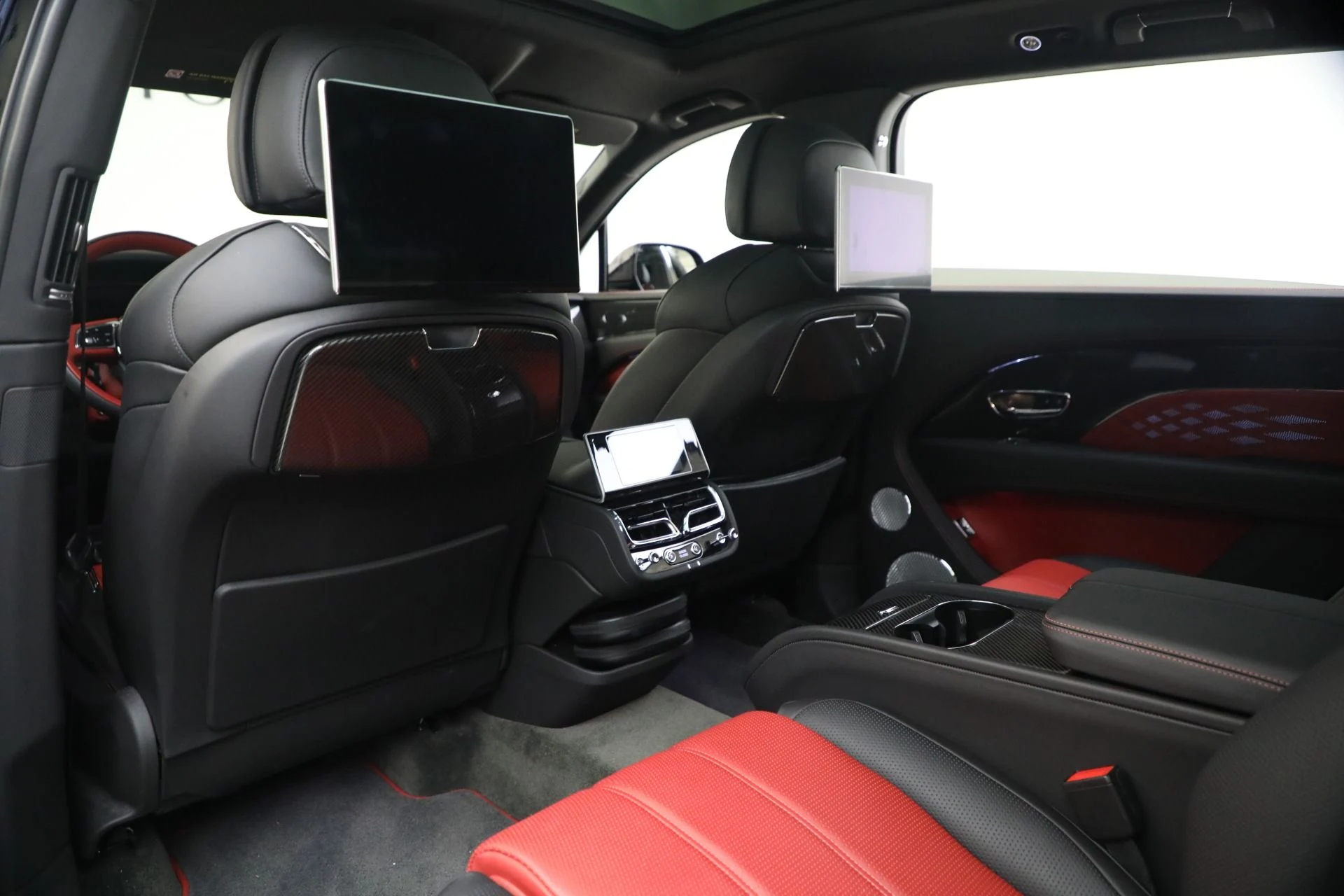 mph021_3246356736_Used_2023_Bentley_Bentayga_EWB_Azure_V8_First_Edition_1772501675_de01e66001