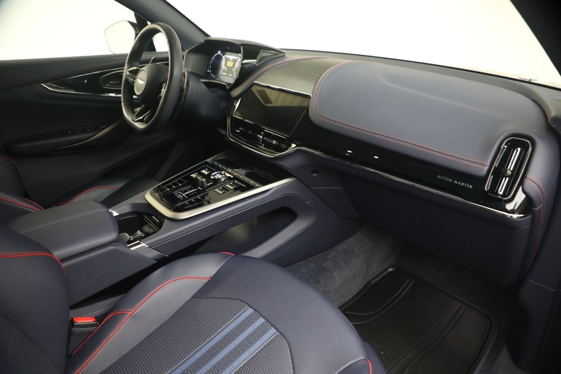 mph021_325020031_Used_2025_Aston_Martin_DBX_707_1790965010_41b8235ceb