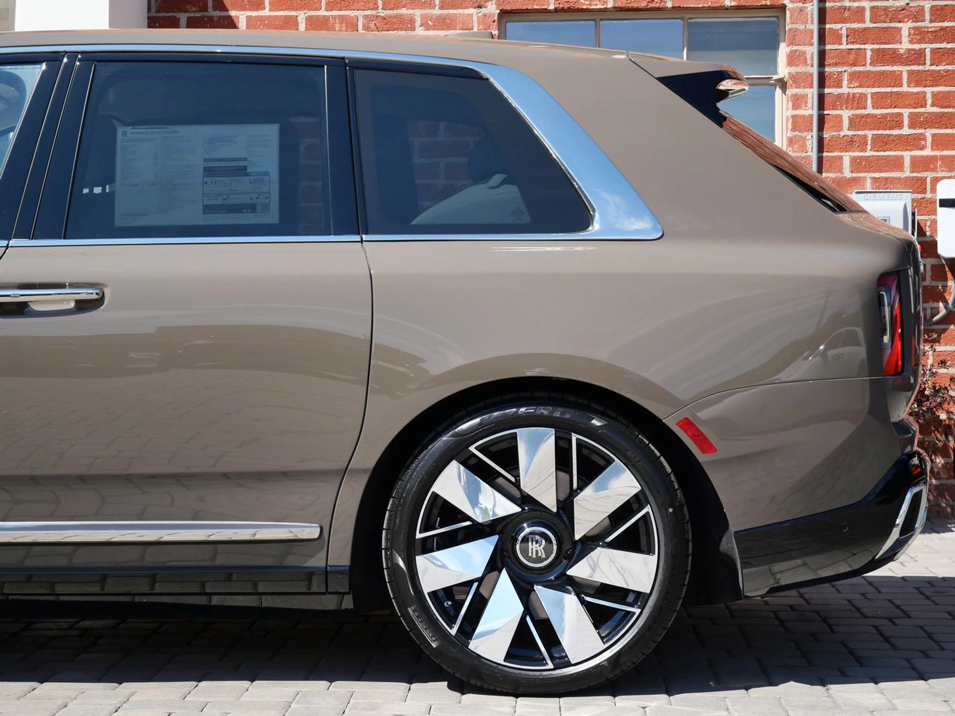 mph021_3254700476_02a301decb67a40cb5eb73d5d352b087x_acad3c2323