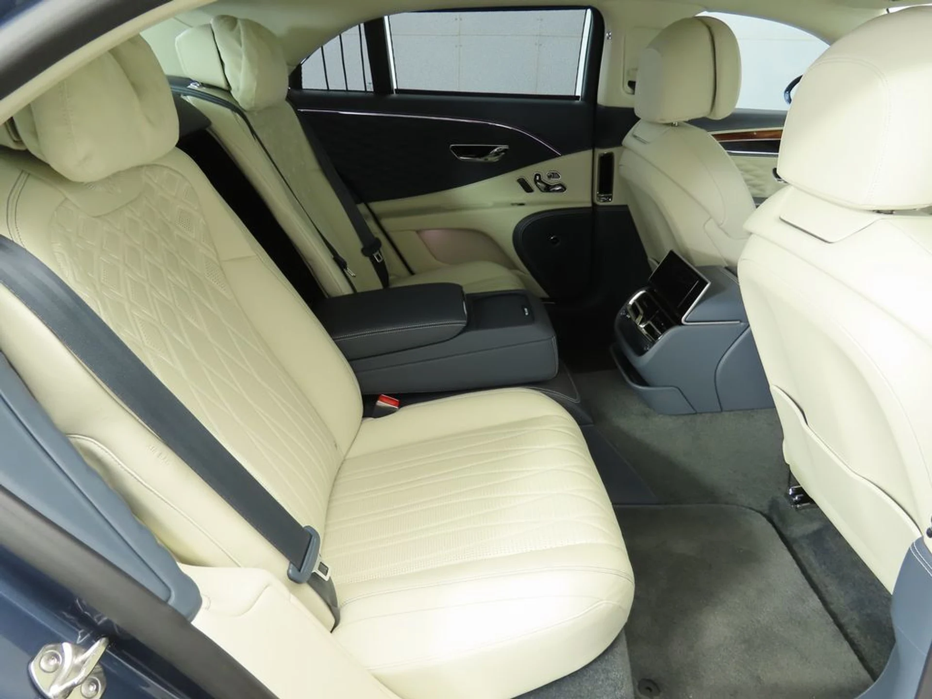 mph021_3258635943_used_2020_bentley_flying_spur_w12sedan_8119_22964614_22_1024_aa95100556