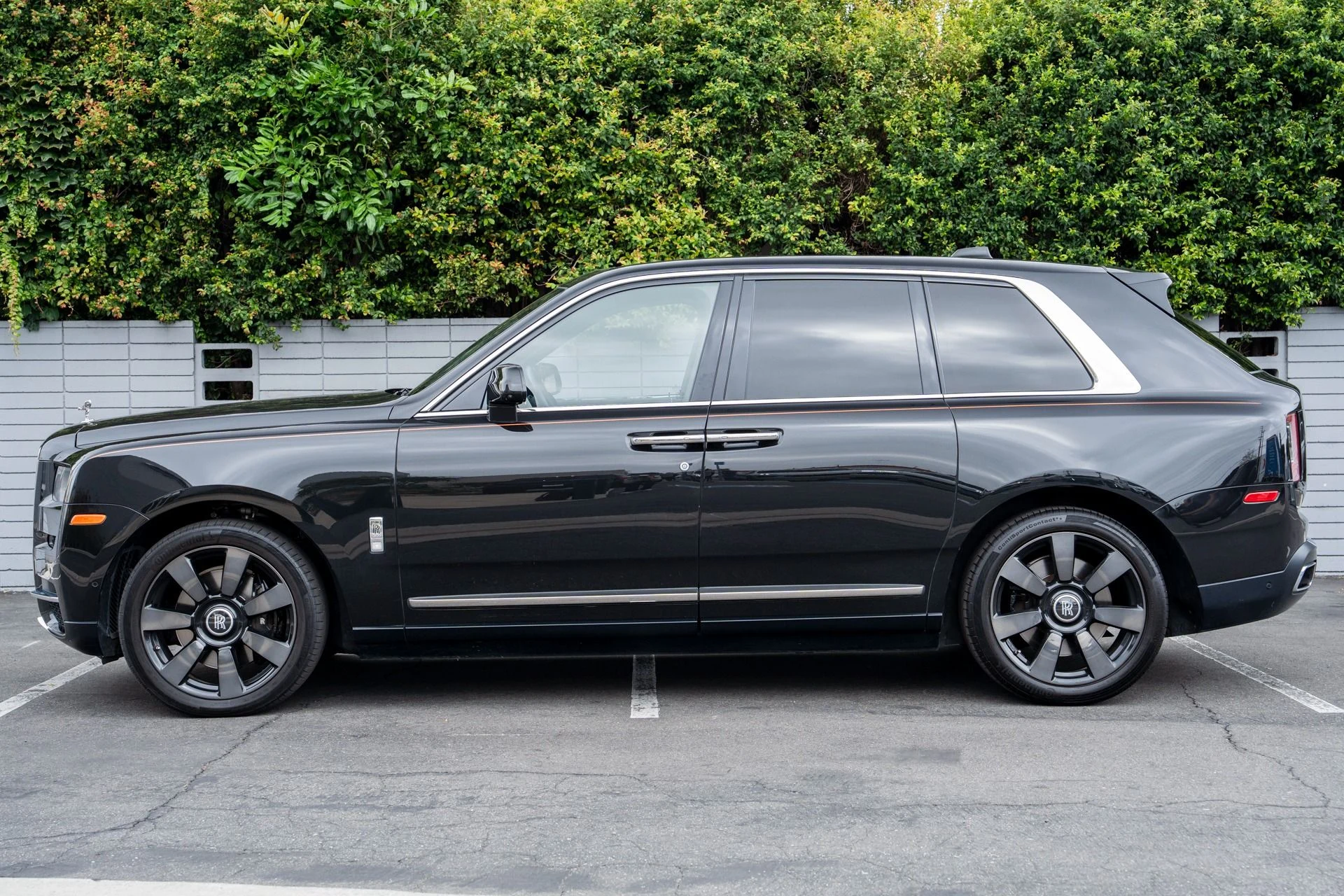 mph021_3263433804_Used_2019_Rolls_Royce_Cullinan_1750984861_151f9799d7