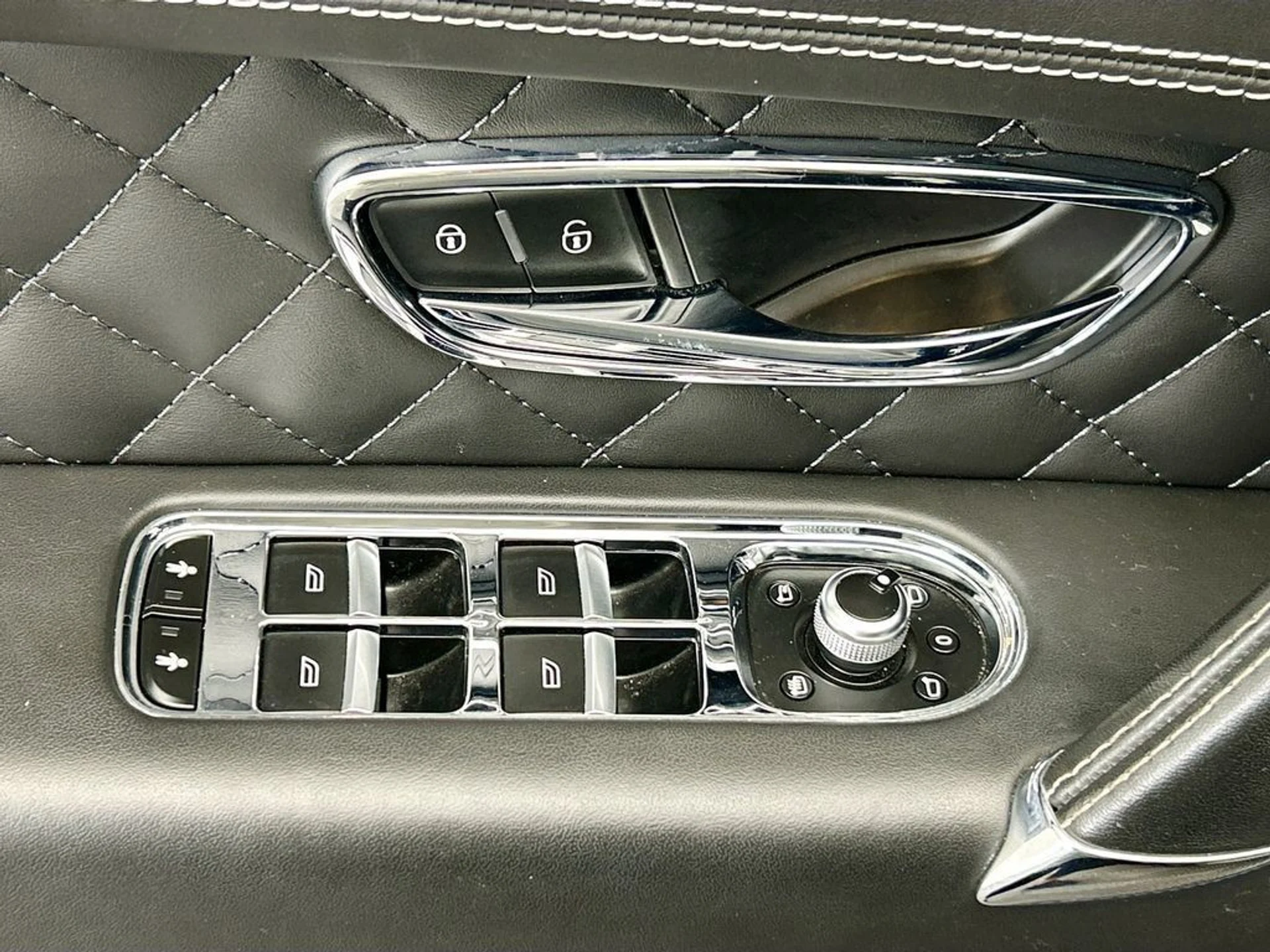 mph021_3270052115_used_2017_bentley_bentayga_w12firsteditionawd_8119_22988932_22_1024_39b295e2db