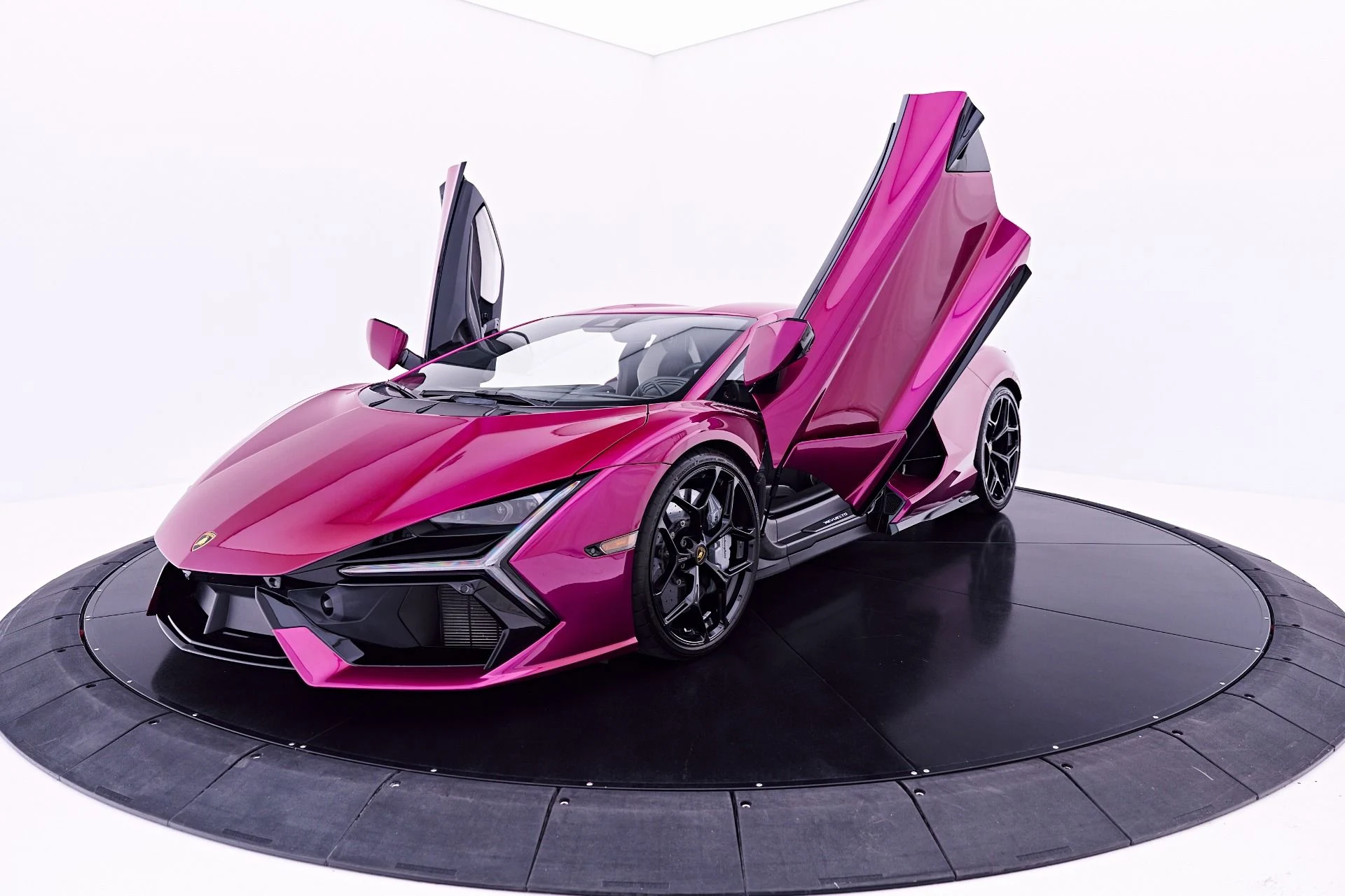 mph021_3276884513_Used_2025_Lamborghini_Revuelto_Base_1782965007_4133328ca6