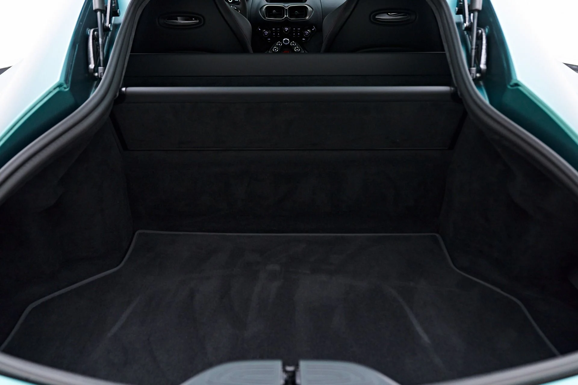 mph021_3277017926_Used_2022_Aston_Martin_Vantage_F1_Edition_1756259692_4f4f1e2996