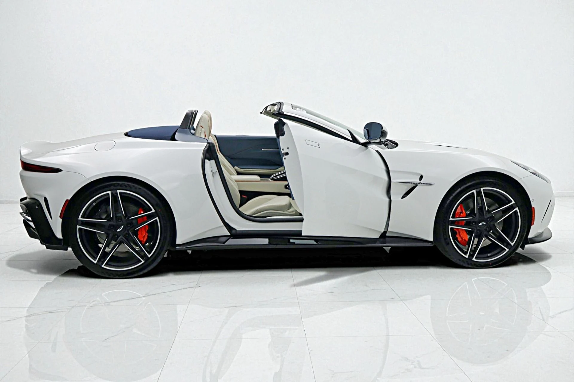 mph021_3279190040_New_2026_Aston_Martin_Vantage_Roadster_898de960b5