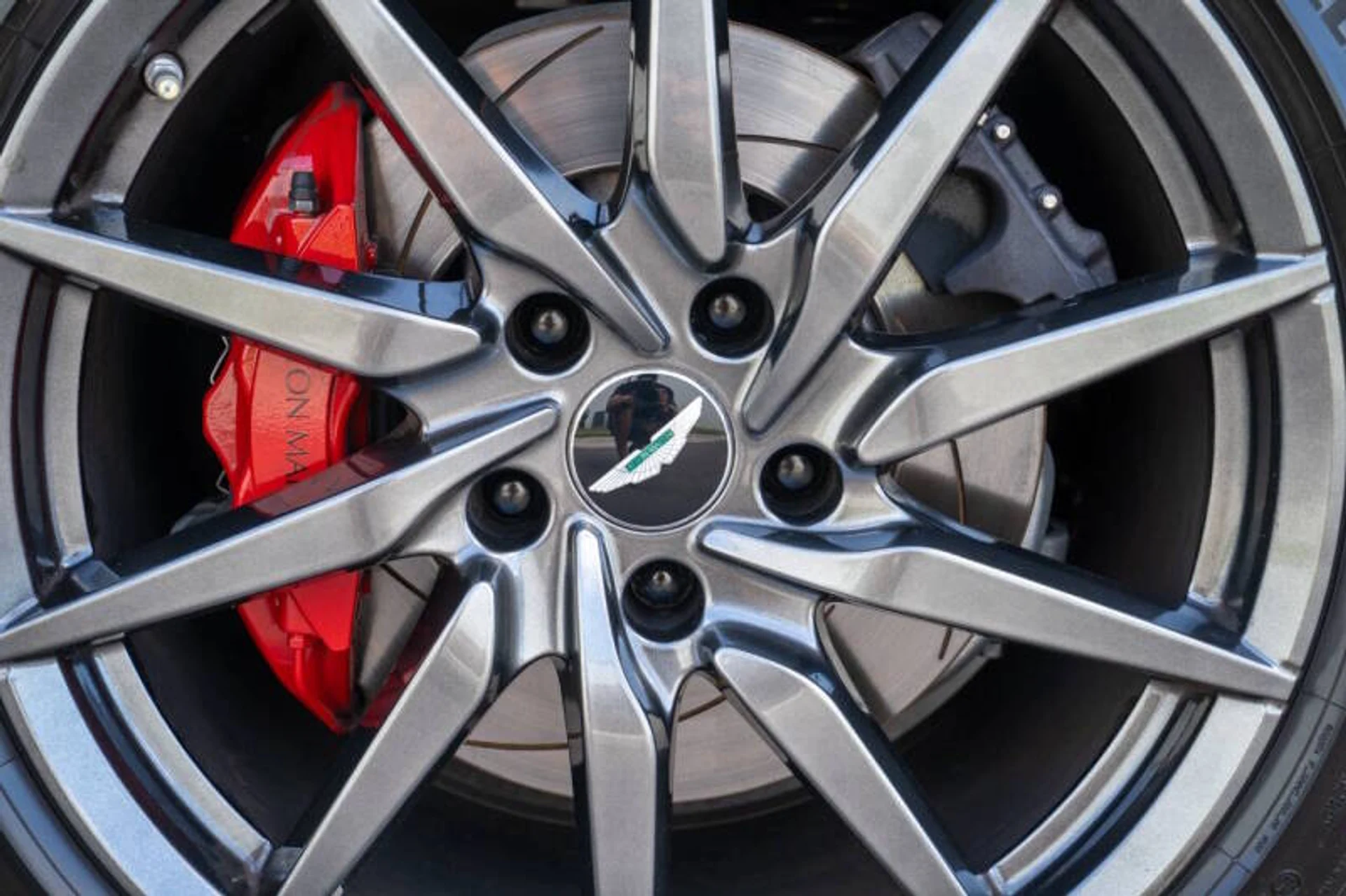 mph021_3281429452_2020_aston_martin_vantage_base_2dr_coupe_f17c33ec41