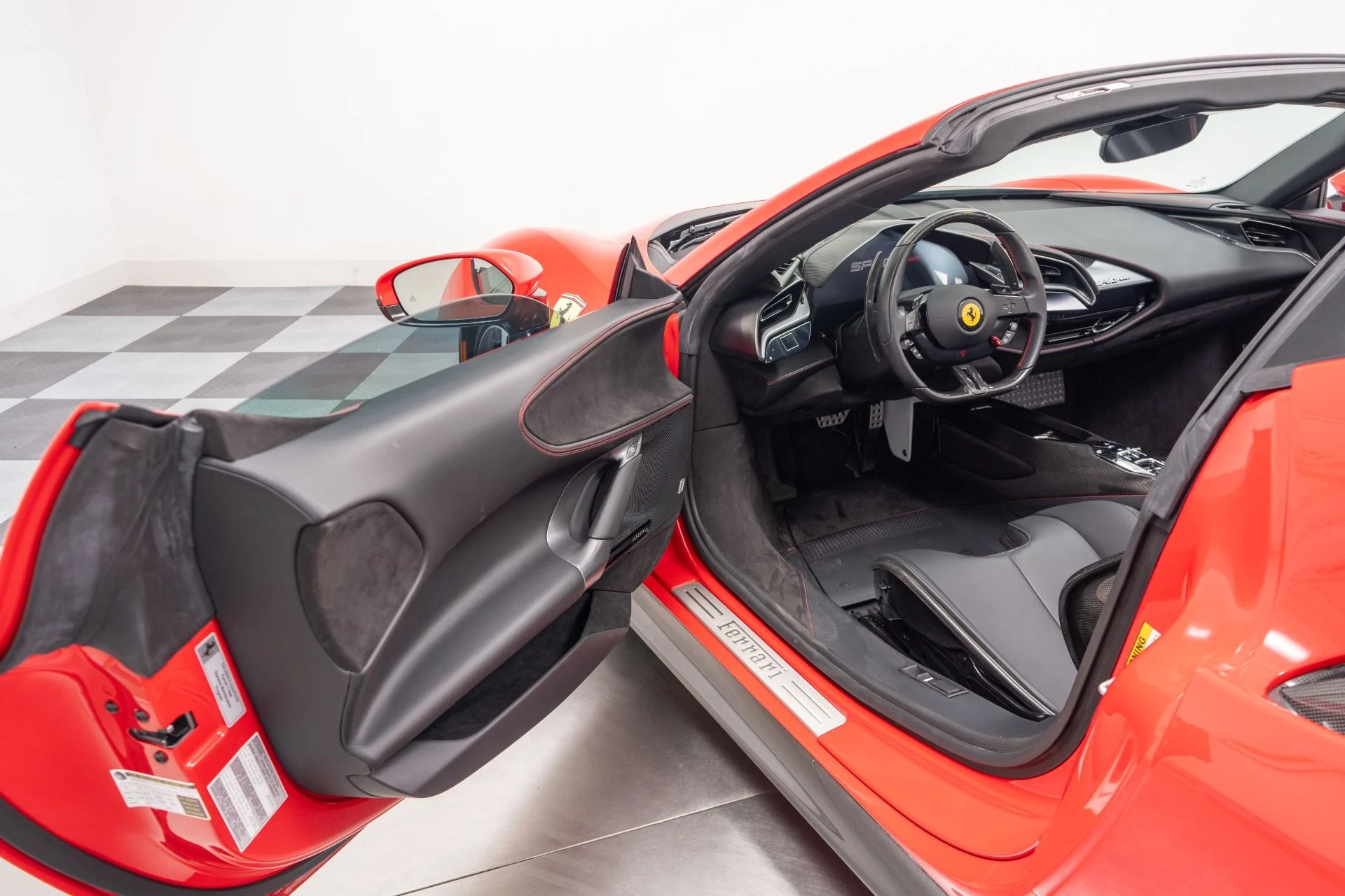 mph021_3284979133_Used_2025_Ferrari_SF_90_Spider_1779917400_f7e1d58b39